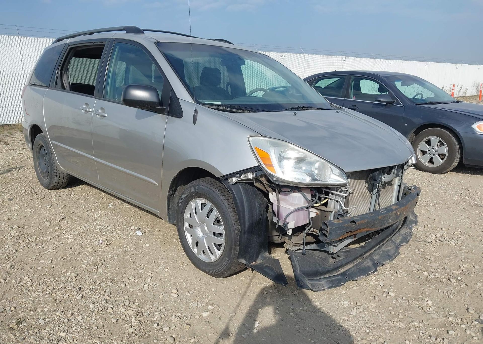 2005 TOYOTA SIENNA CE