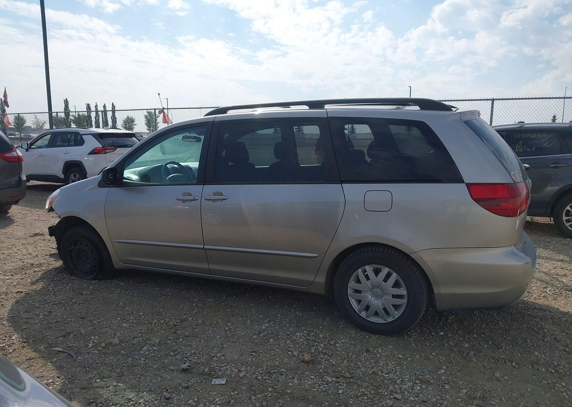 2005 TOYOTA SIENNA CE