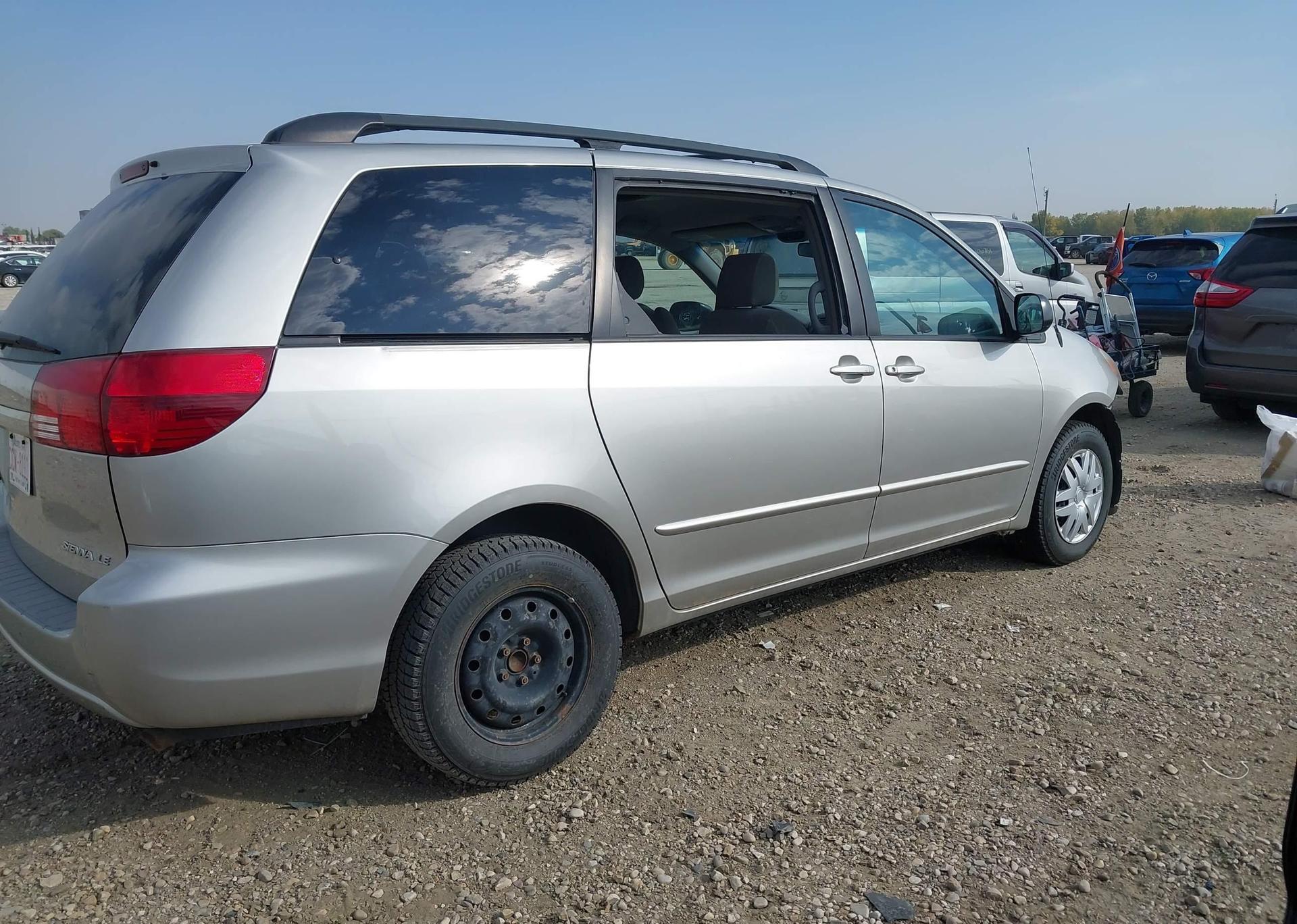 2005 TOYOTA SIENNA CE