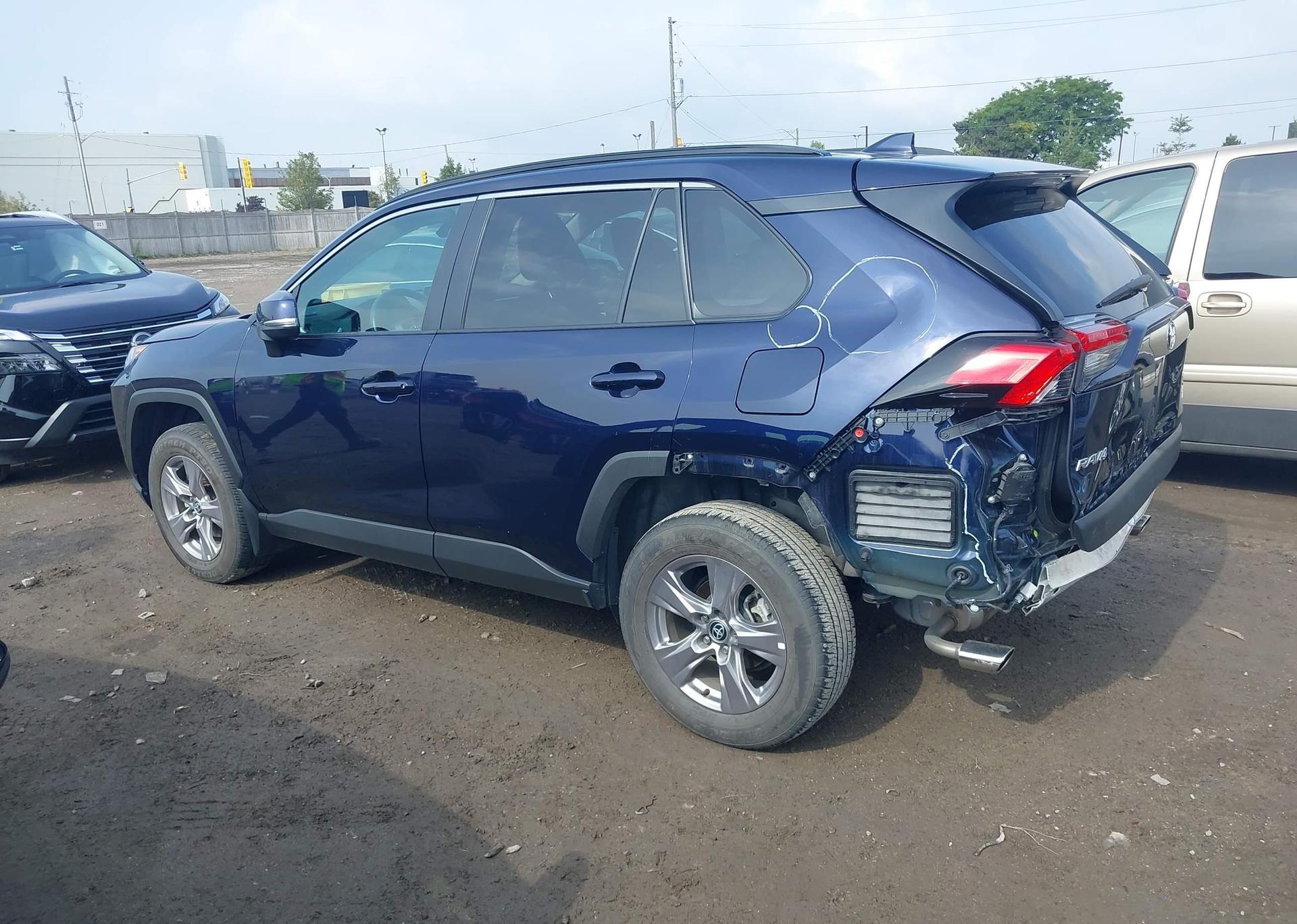 2022 TOYOTA RAV4 XLE