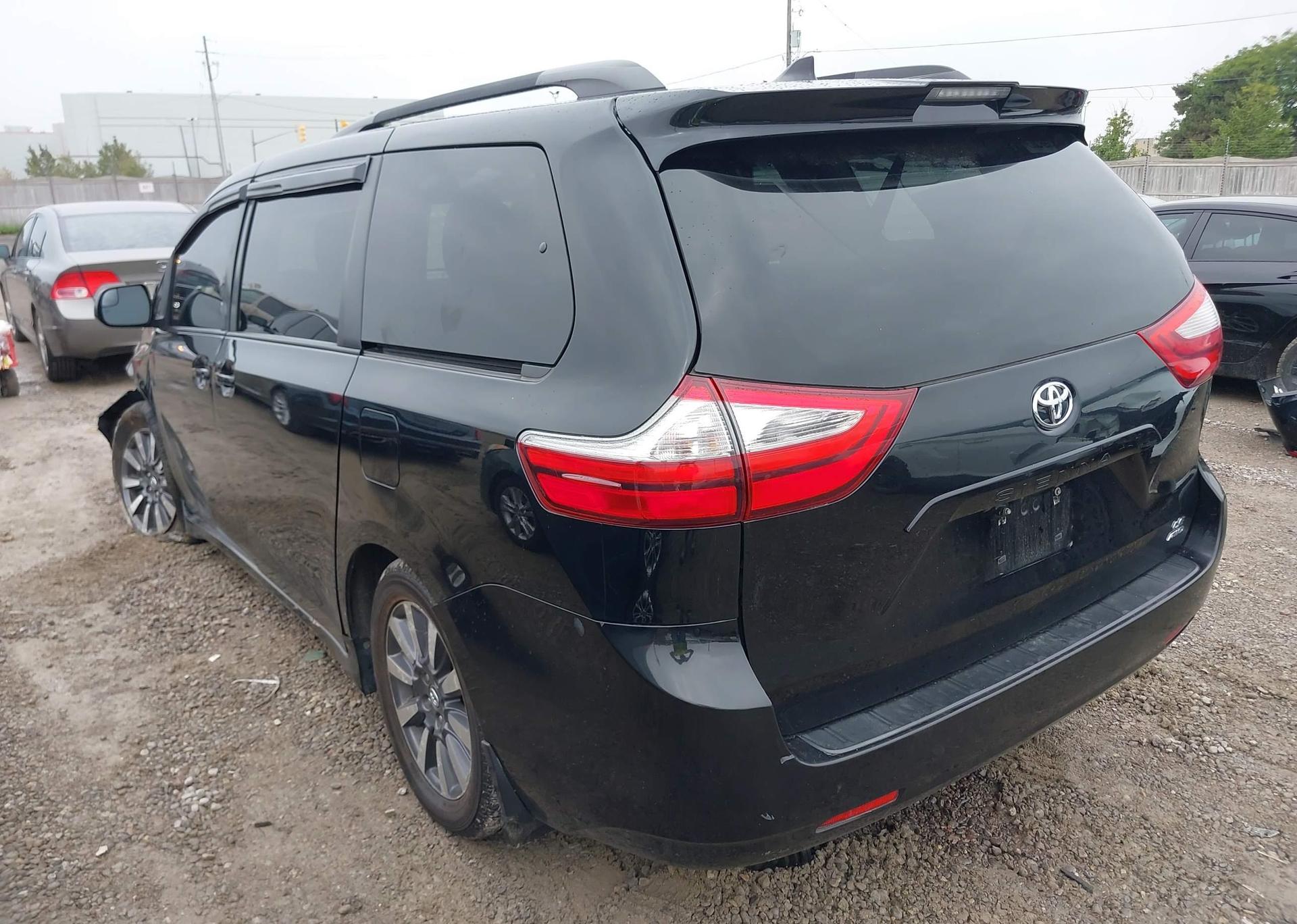 2018 TOYOTA SIENNA