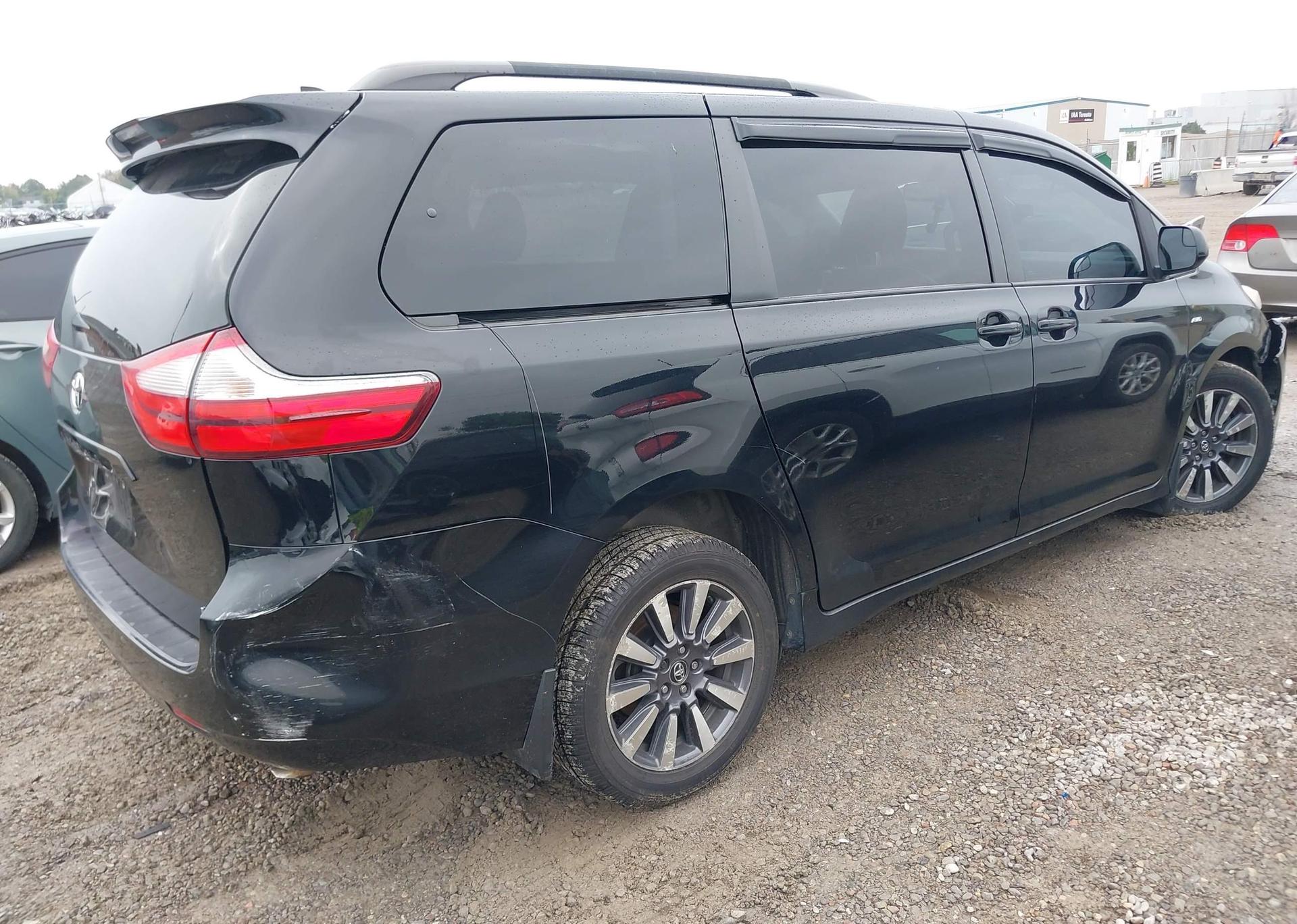 2018 TOYOTA SIENNA