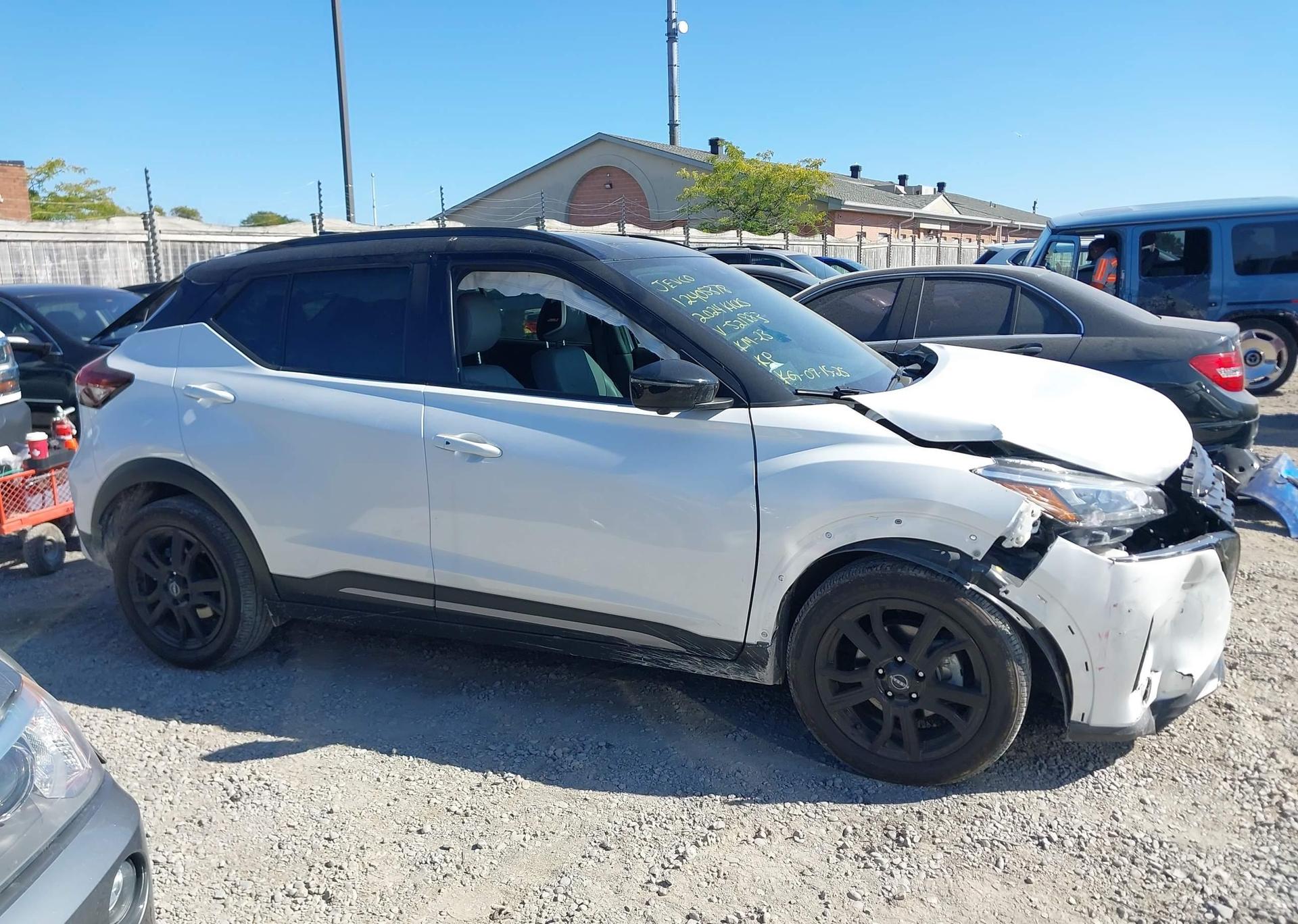 2024 NISSAN KICKS