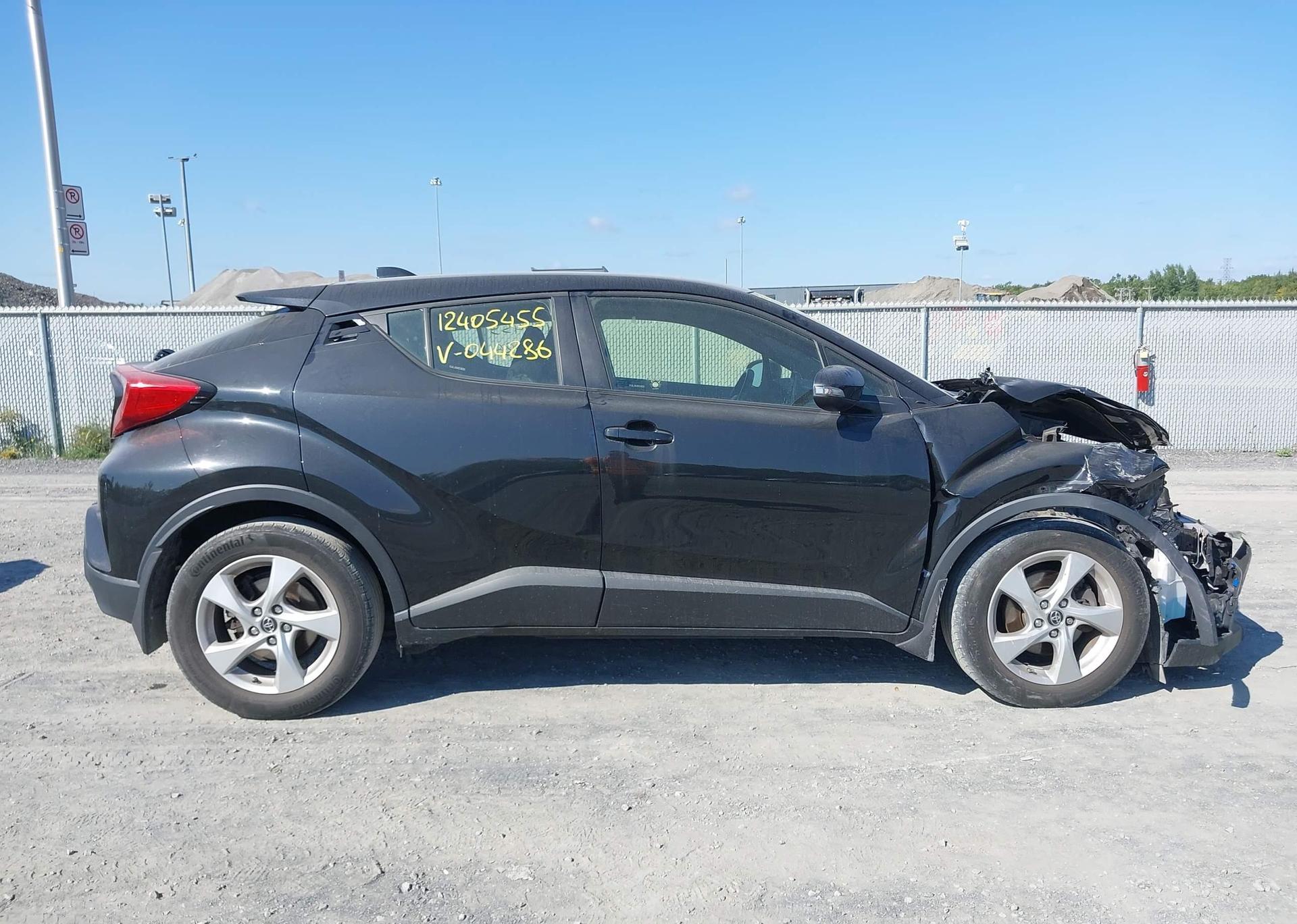 2019 TOYOTA C-HR XLE