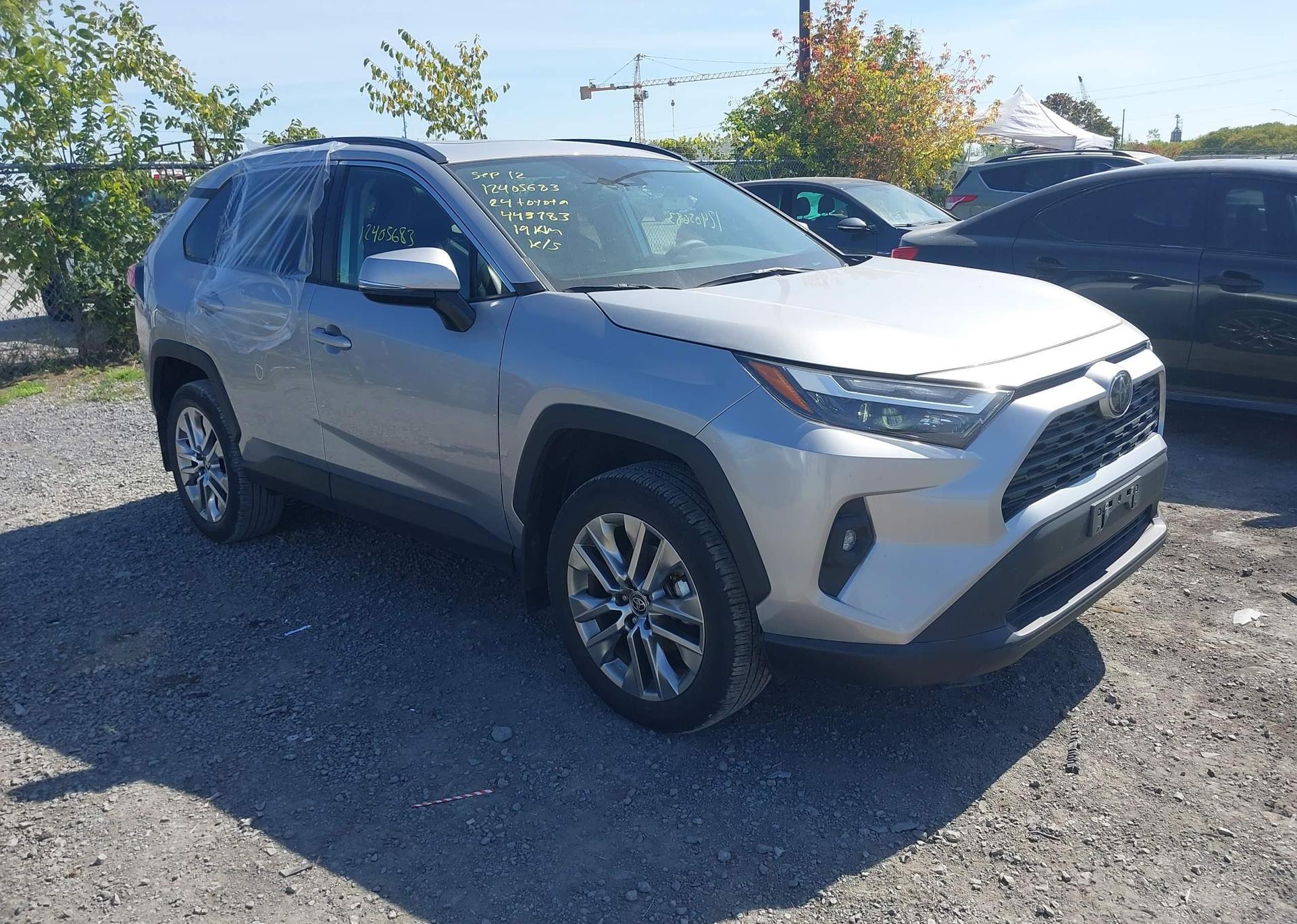 2024 TOYOTA RAV4 XLE