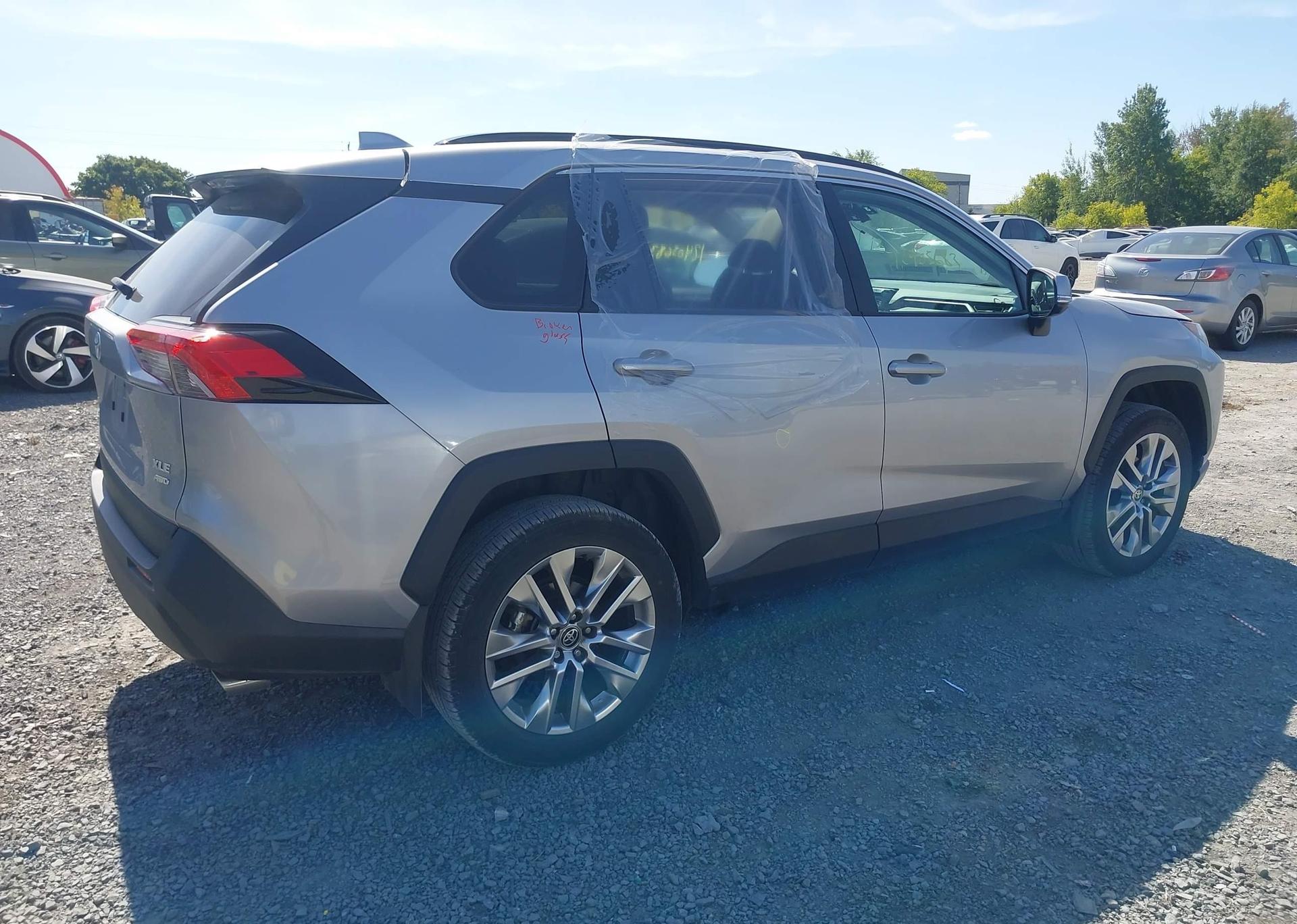 2024 TOYOTA RAV4 XLE
