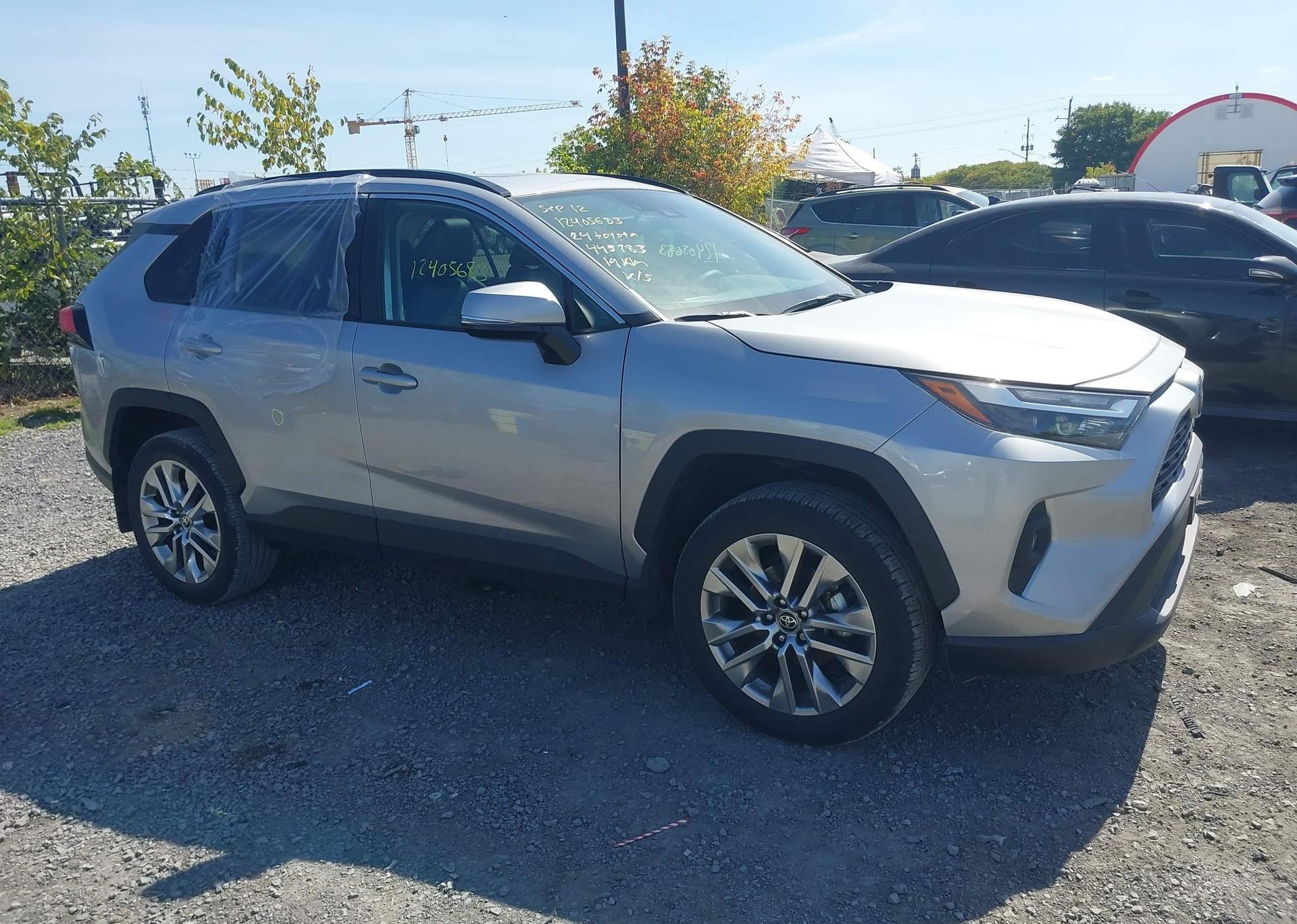 2024 TOYOTA RAV4 XLE