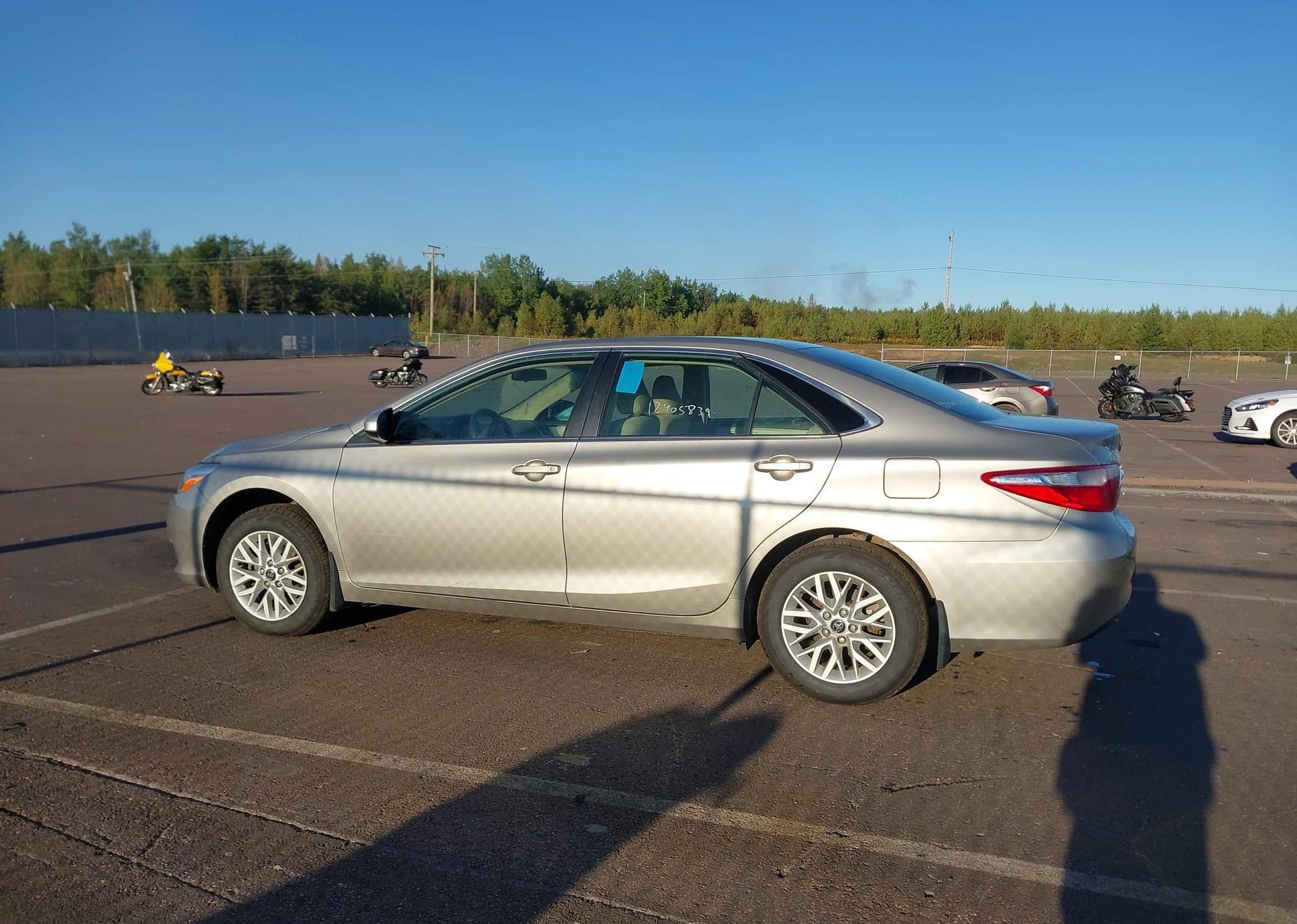 2017 TOYOTA CAMRY LE