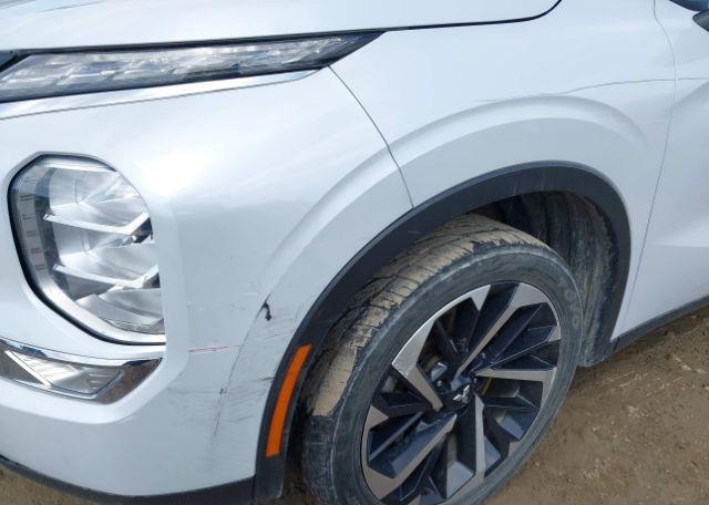 2022 MITSUBISHI OUTLANDER LE