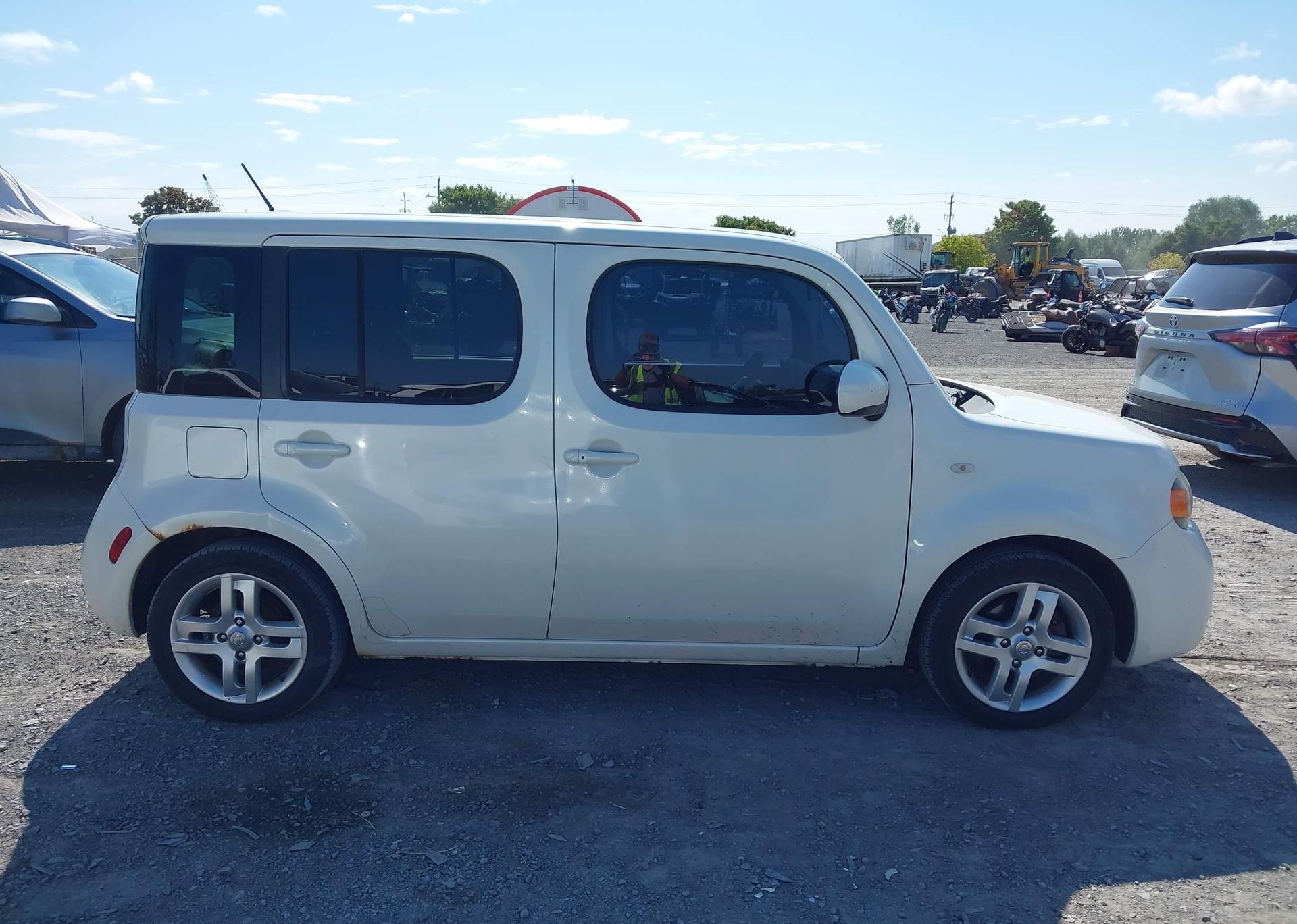 2012 NISSAN CUBE