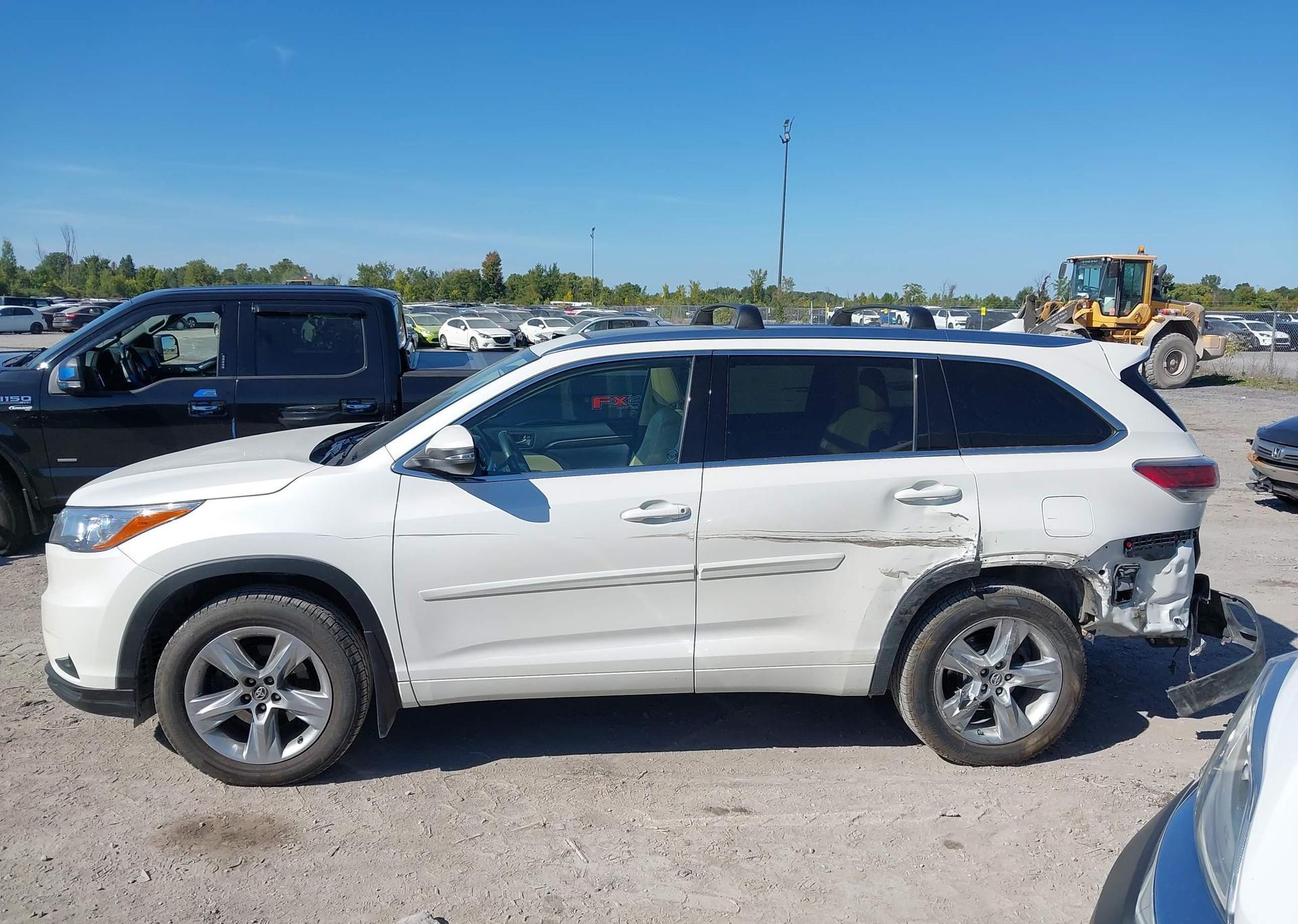 2016 TOYOTA HIGHLANDER LIMITED