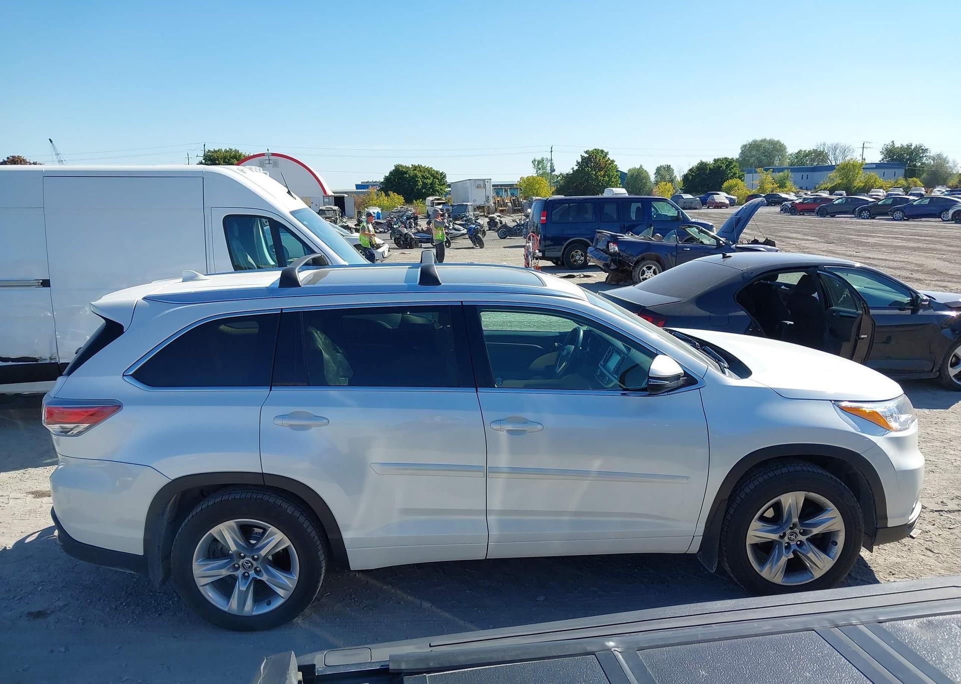 2016 TOYOTA HIGHLANDER LIMITED