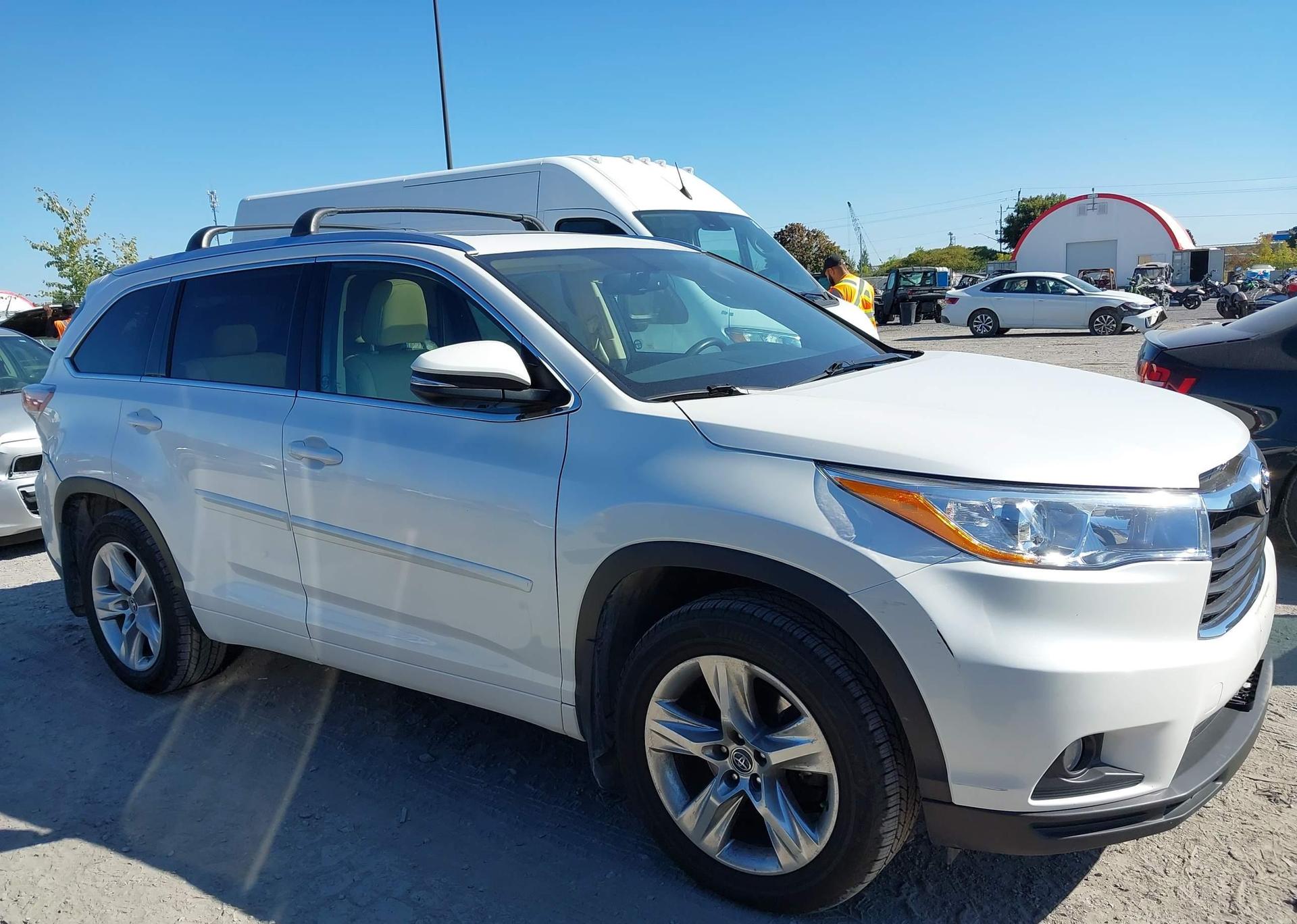 2016 TOYOTA HIGHLANDER LIMITED