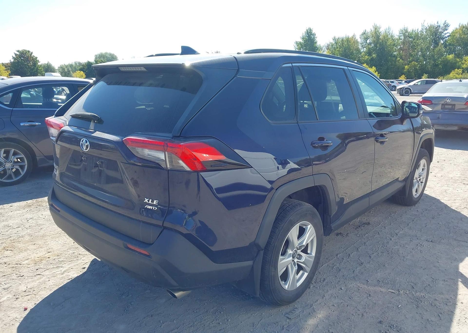 2020 TOYOTA RAV4 XLE
