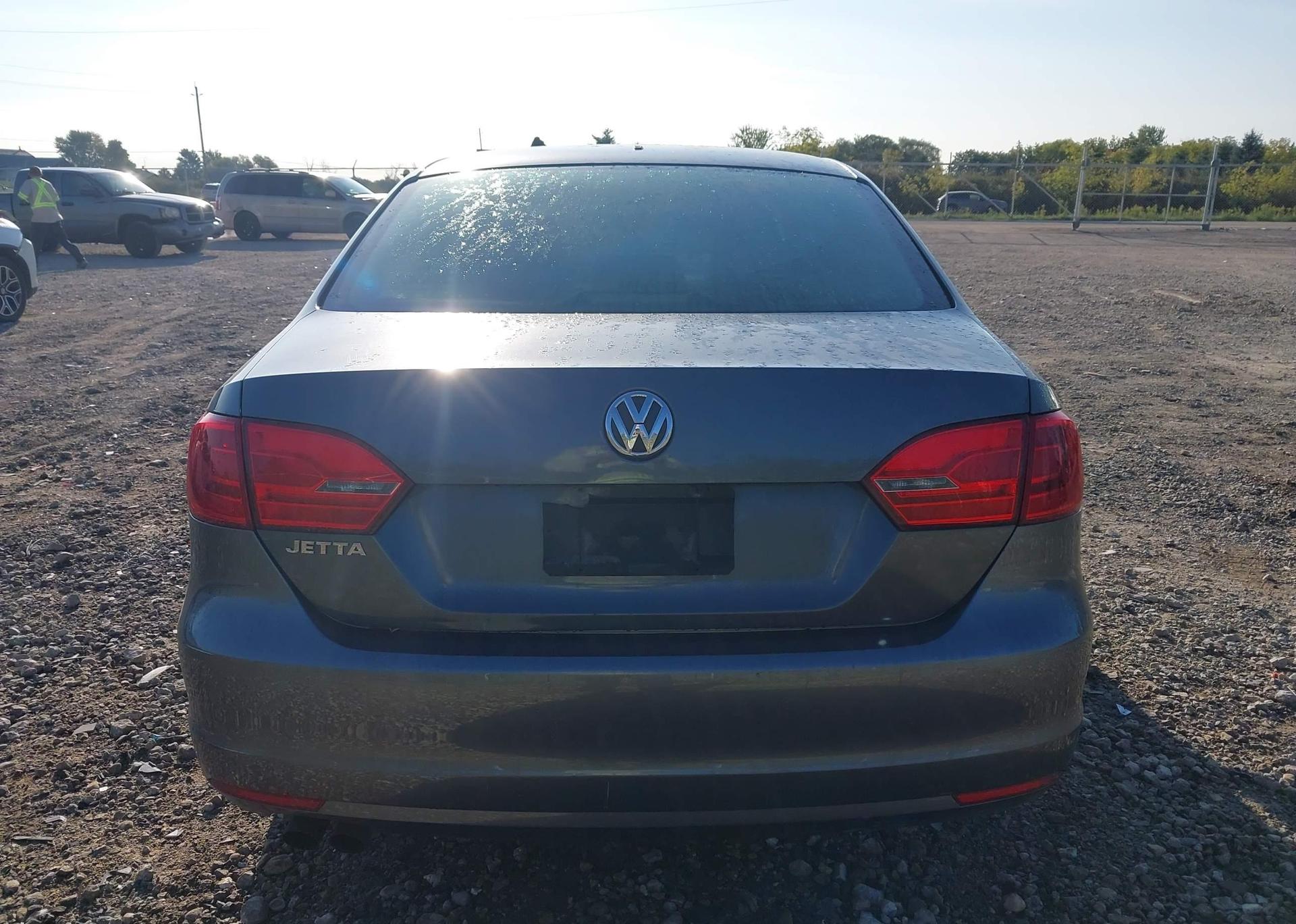 2011 VOLKSWAGEN JETTA S
