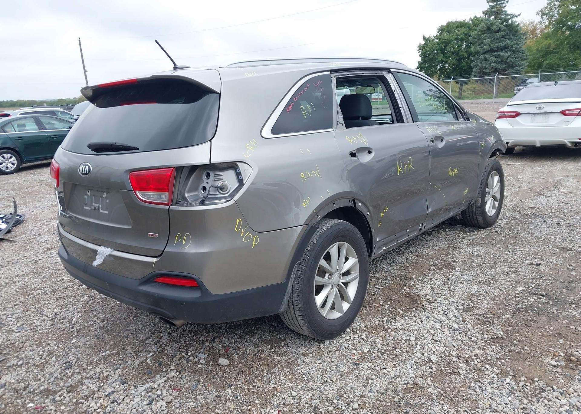 2017 KIA SORENTO LX