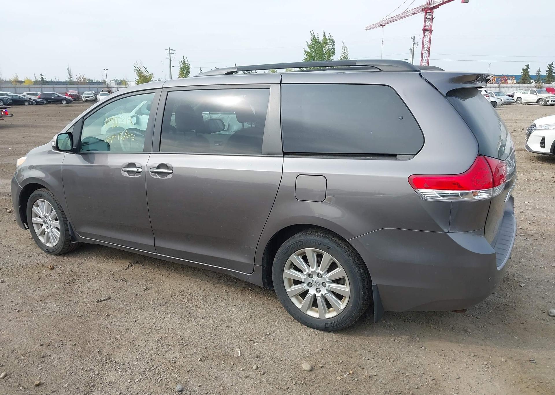 2014 TOYOTA SIENNA XLE
