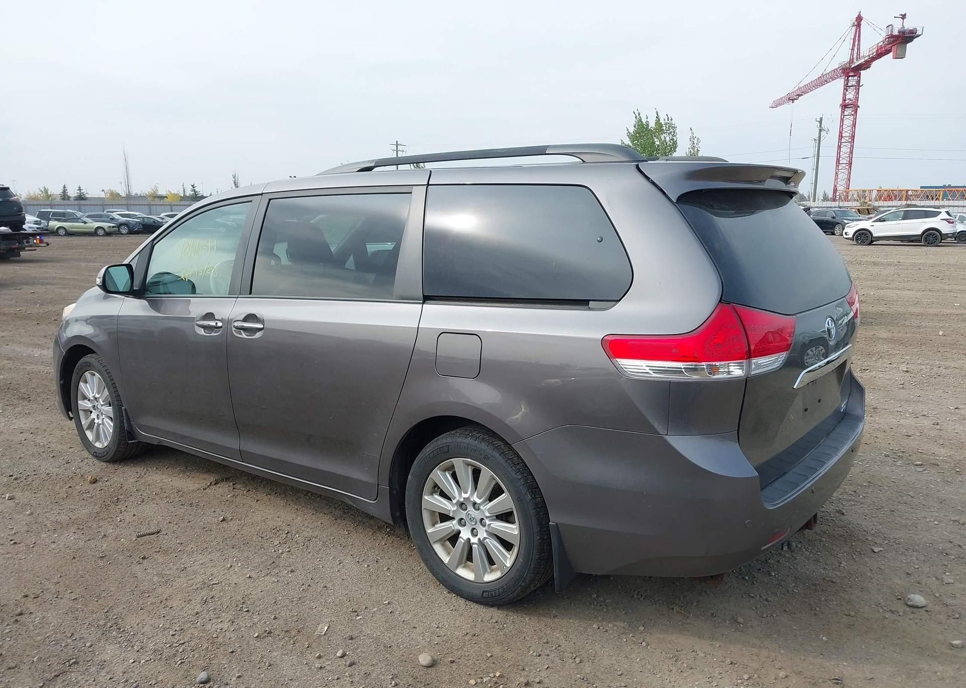 2014 TOYOTA SIENNA XLE