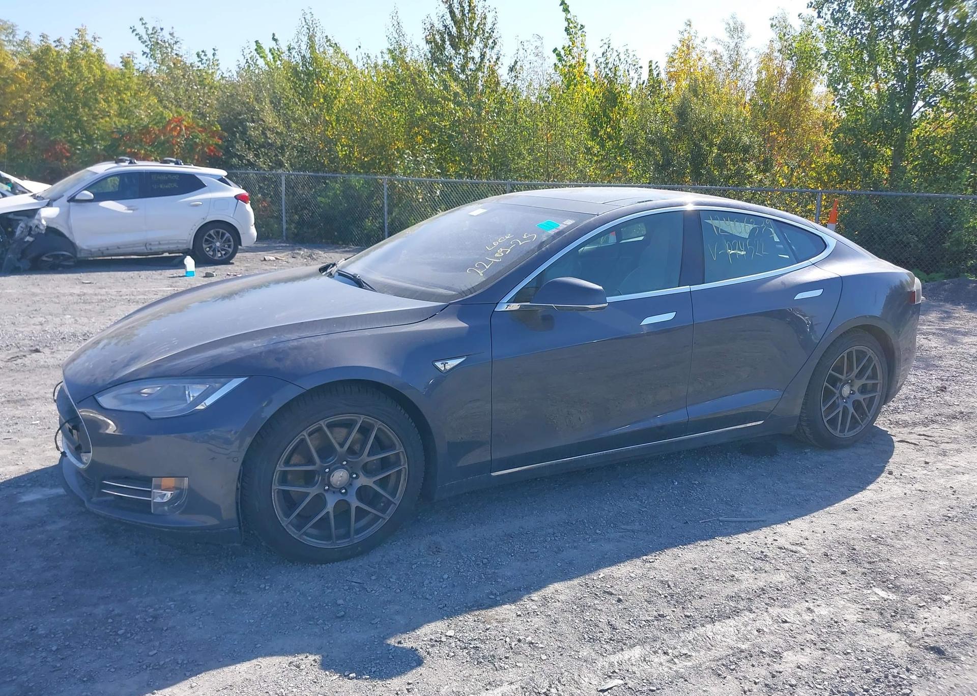 2015 TESLA Model S 85D