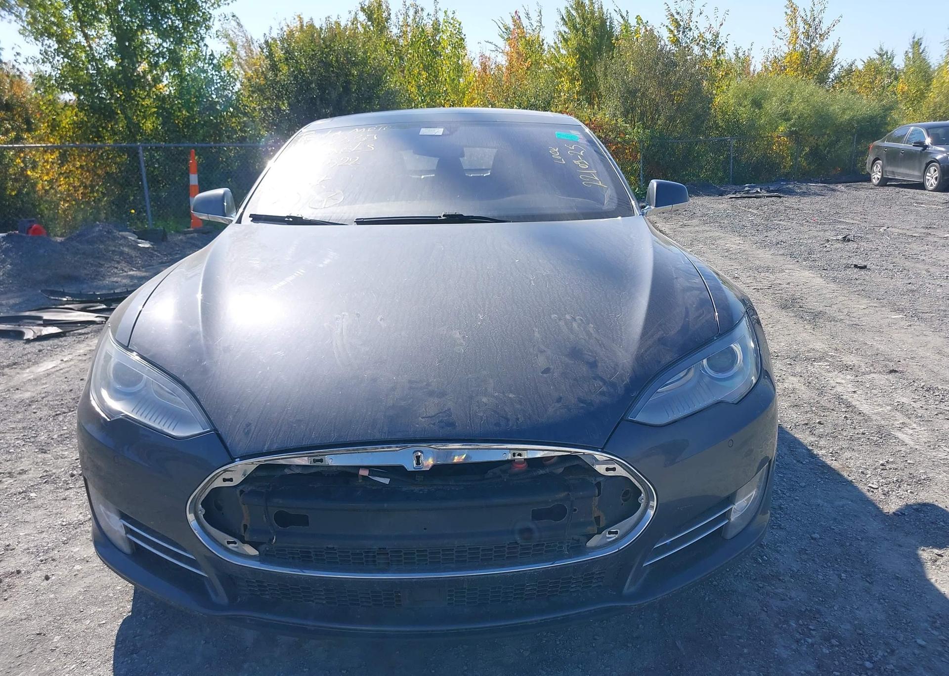 2015 TESLA Model S 85D