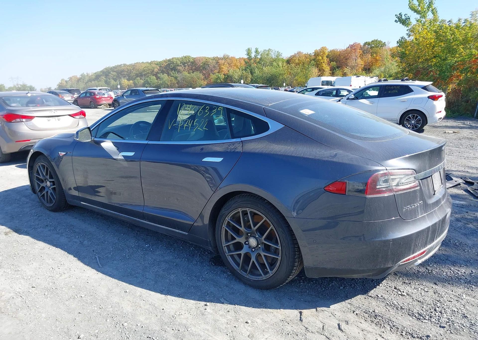 2015 TESLA Model S 85D