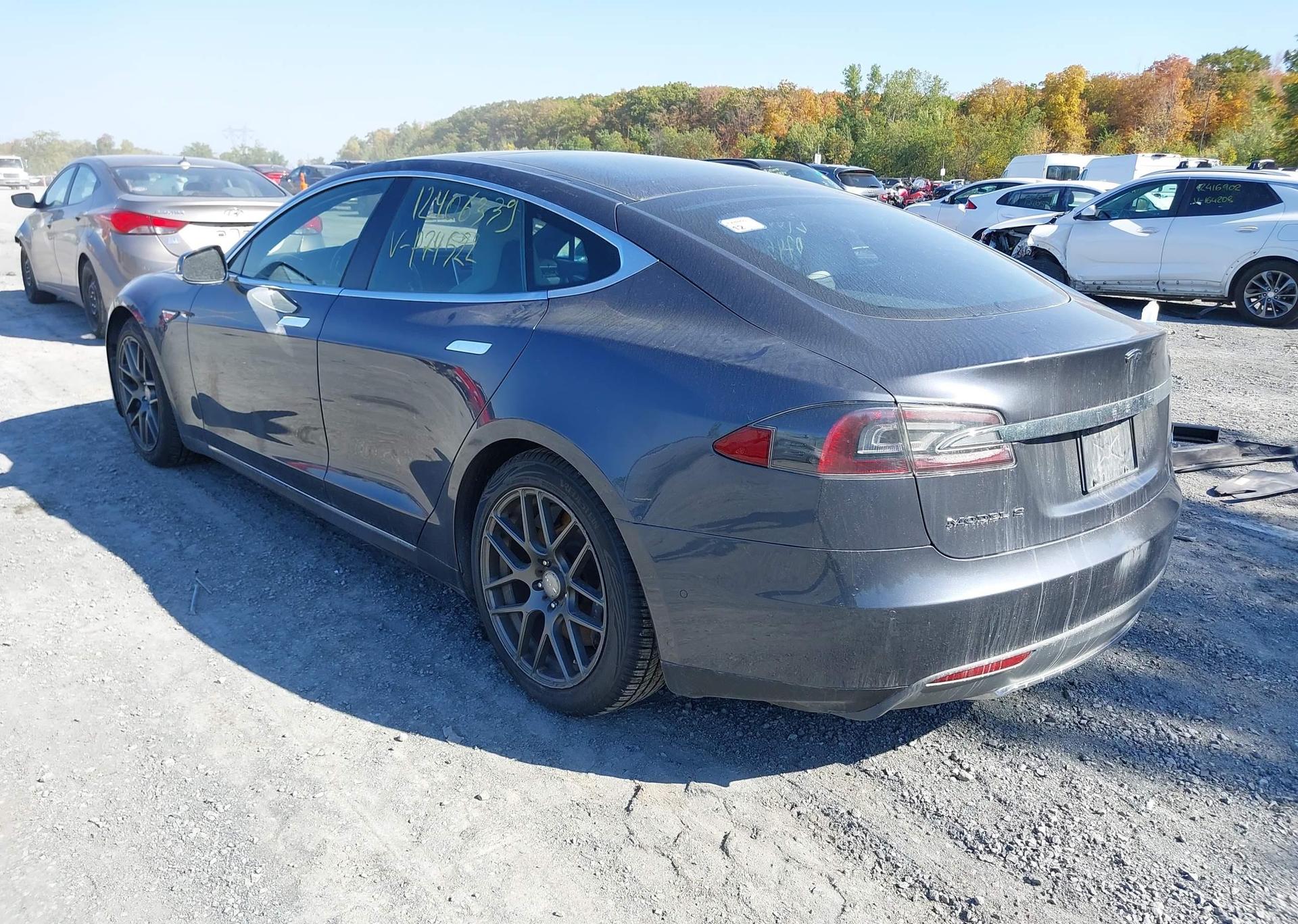 2015 TESLA Model S 85D