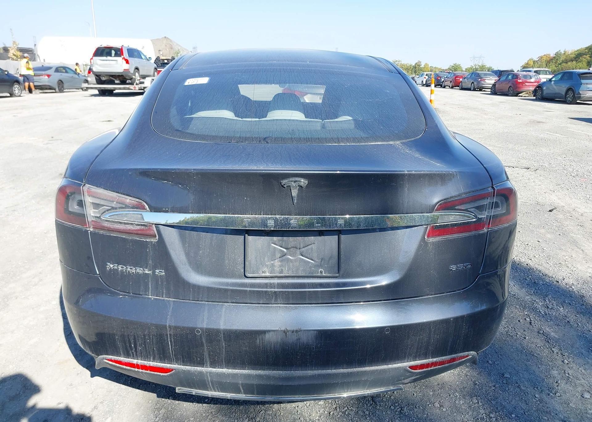 2015 TESLA Model S 85D