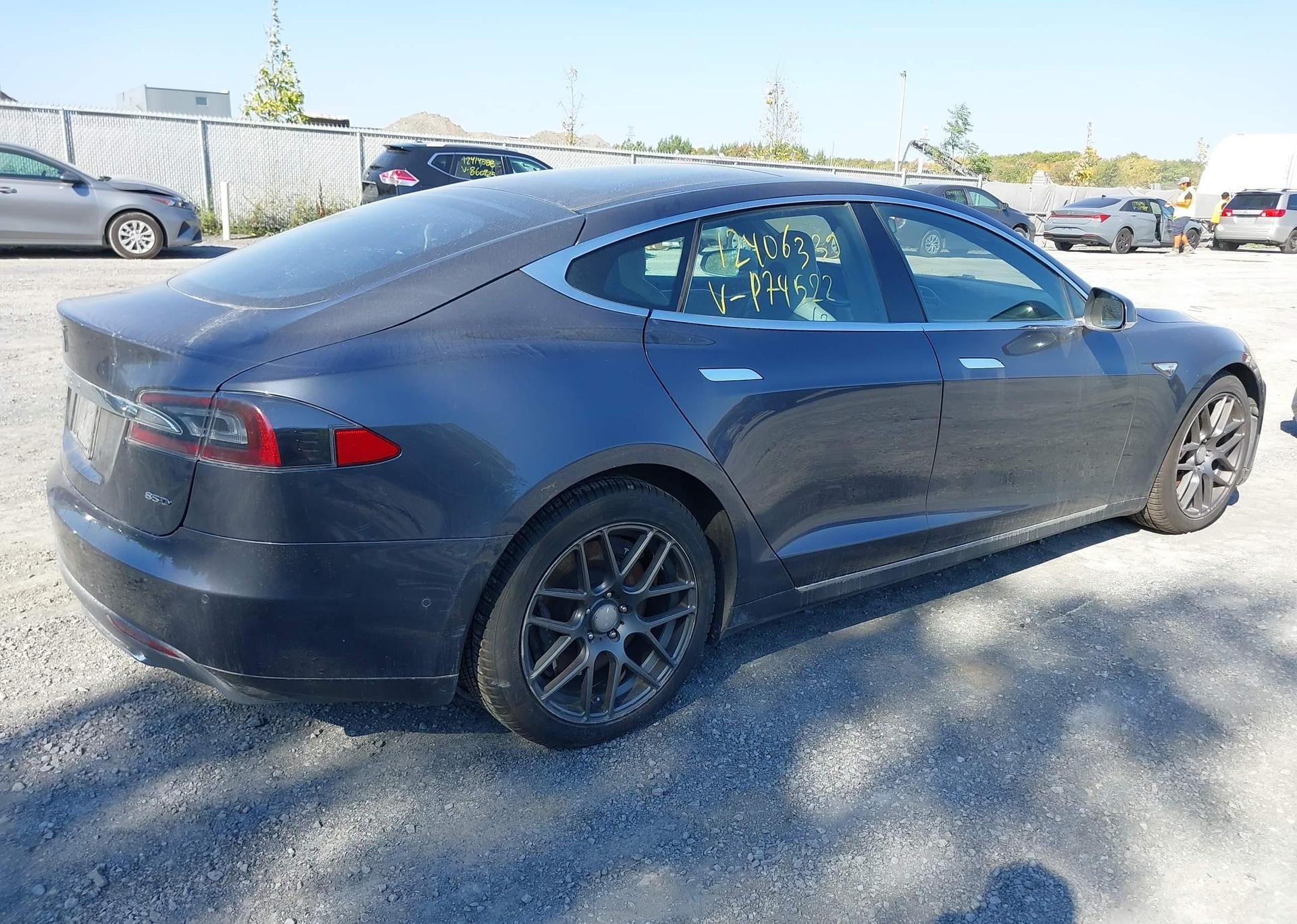 2015 TESLA Model S 85D