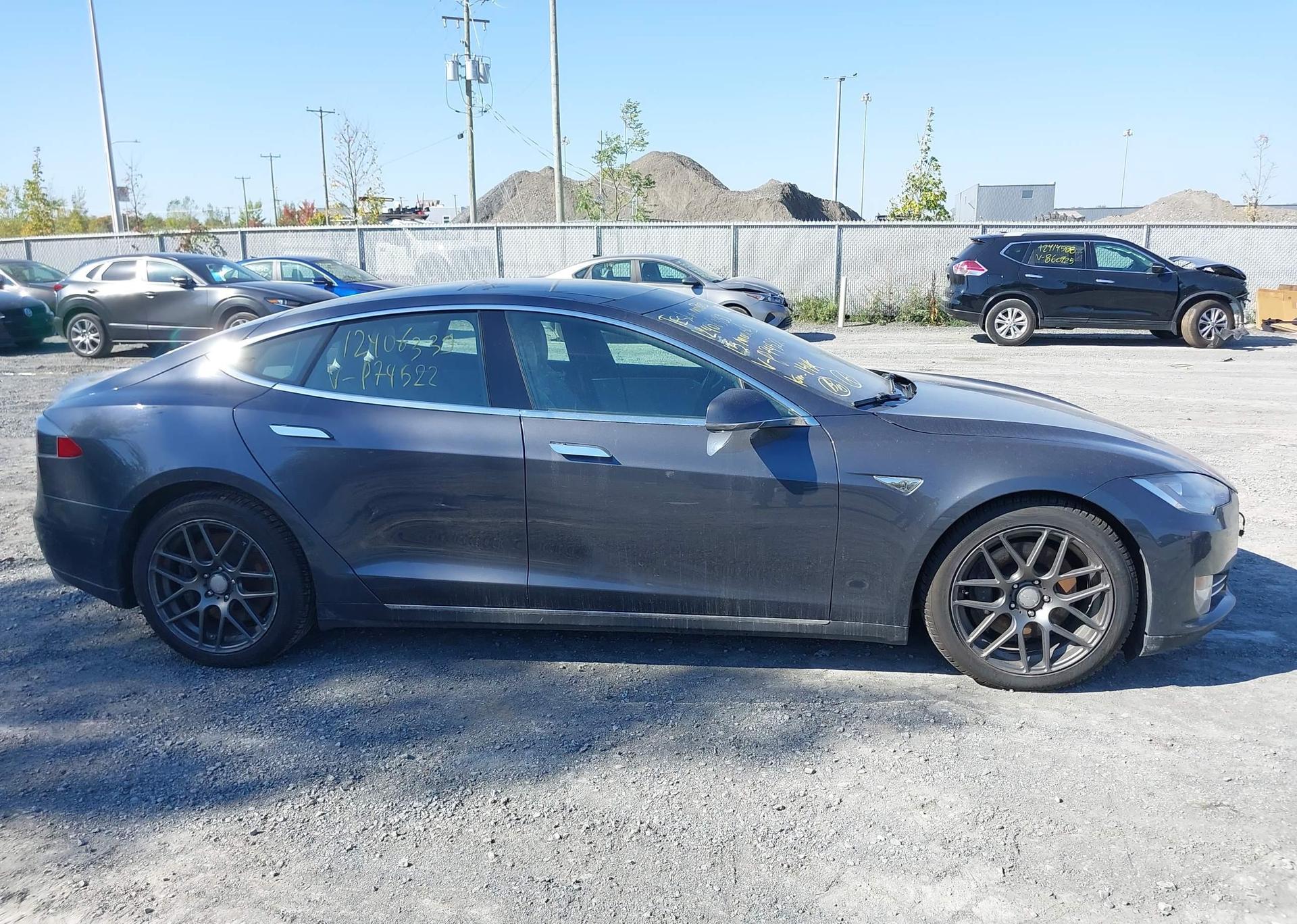 2015 TESLA Model S 85D