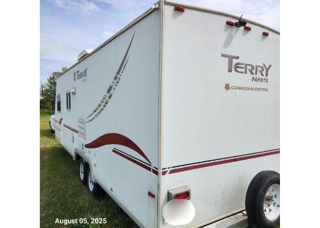 2002 TERRY RESORT DAKOTA 725