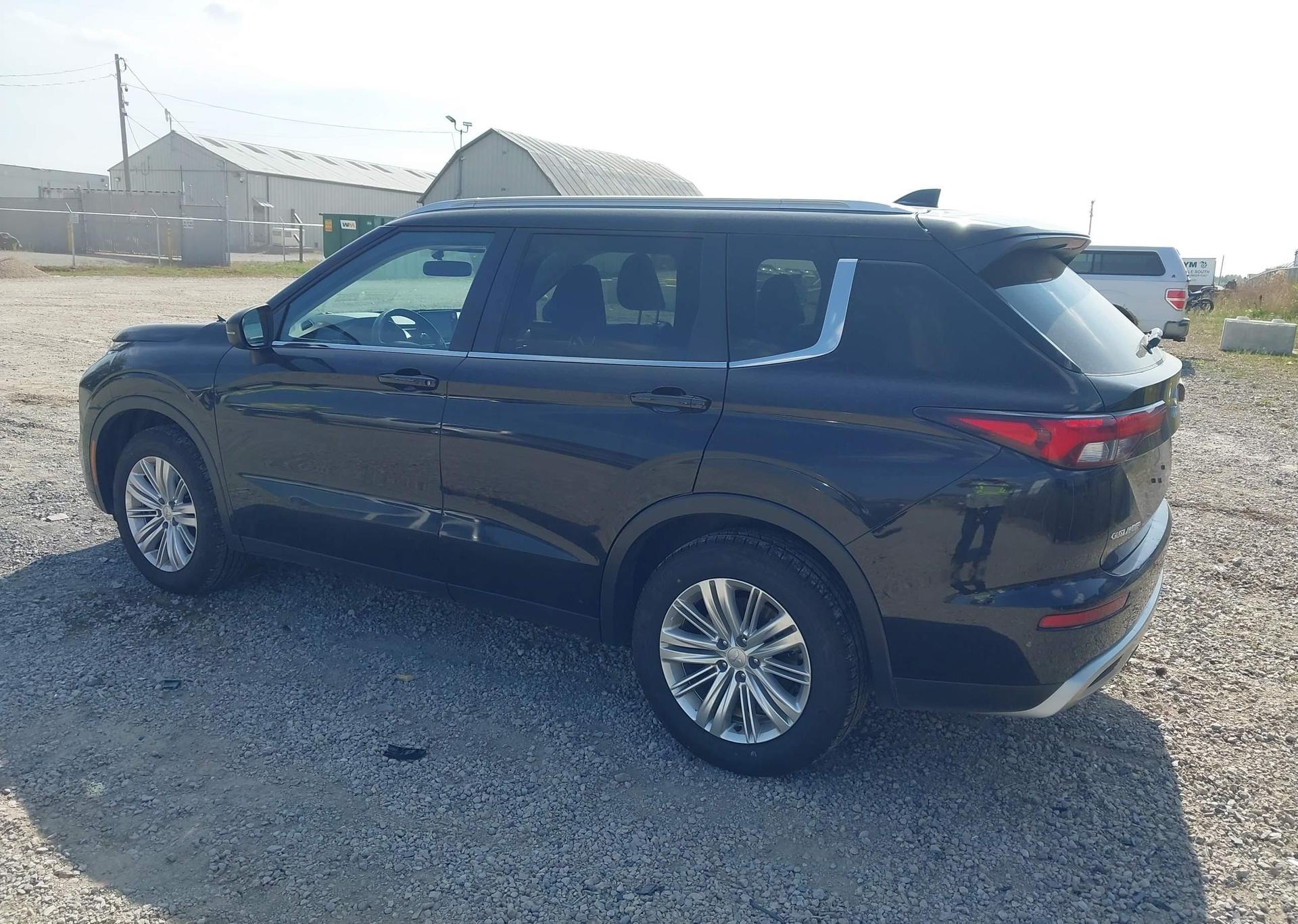 2024 MITSUBISHI OUTLANDER SE