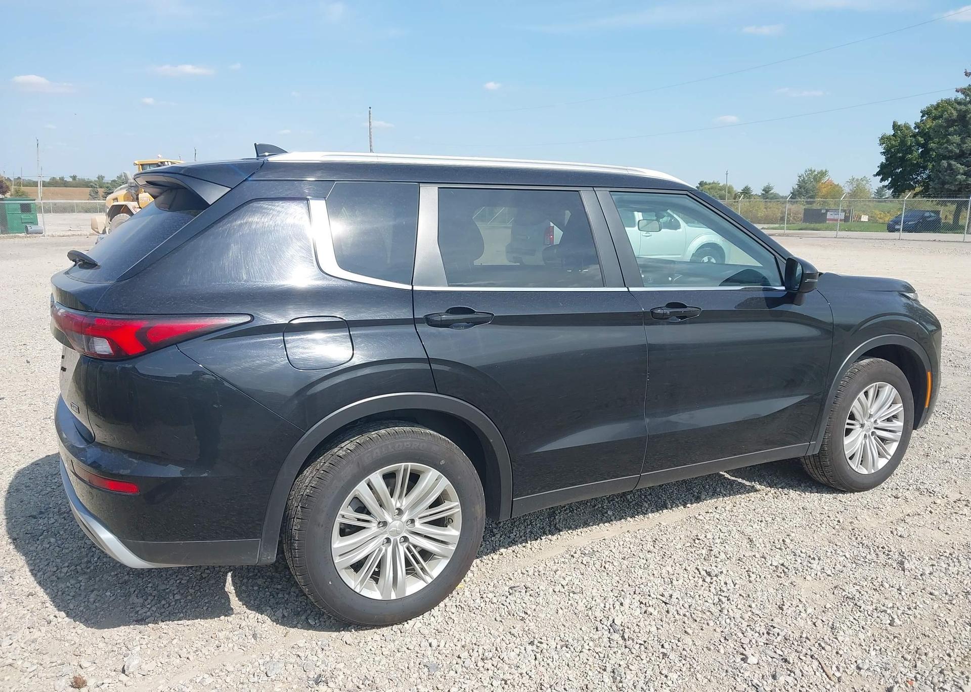 2024 MITSUBISHI OUTLANDER SE