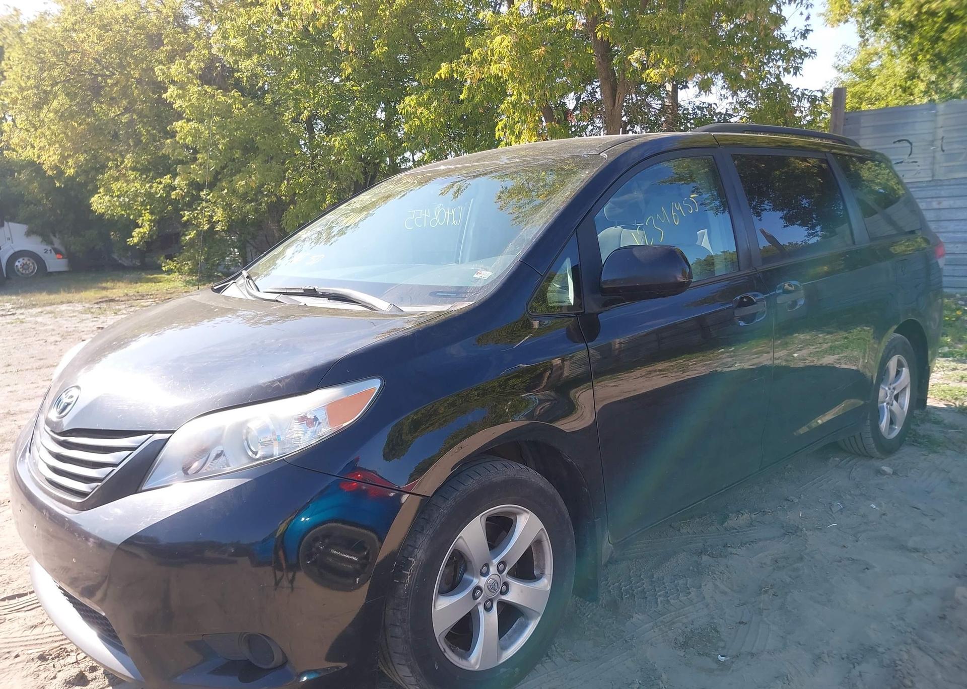 2014 TOYOTA SIENNA 7 PASSENGER