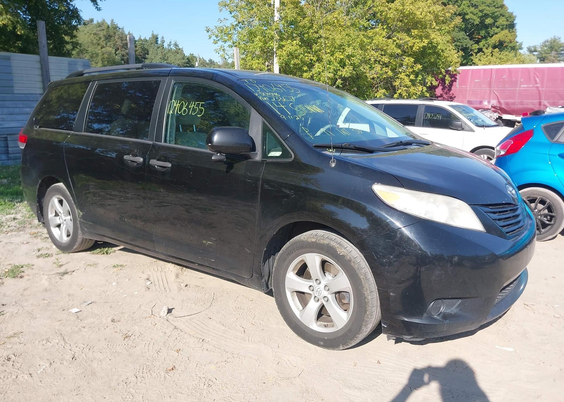 2014 TOYOTA SIENNA 7 PASSENGER