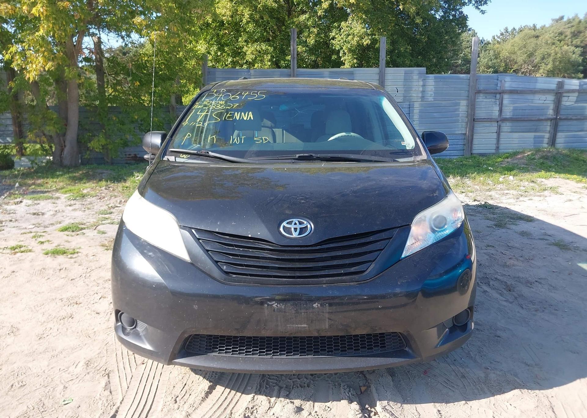 2014 TOYOTA SIENNA 7 PASSENGER