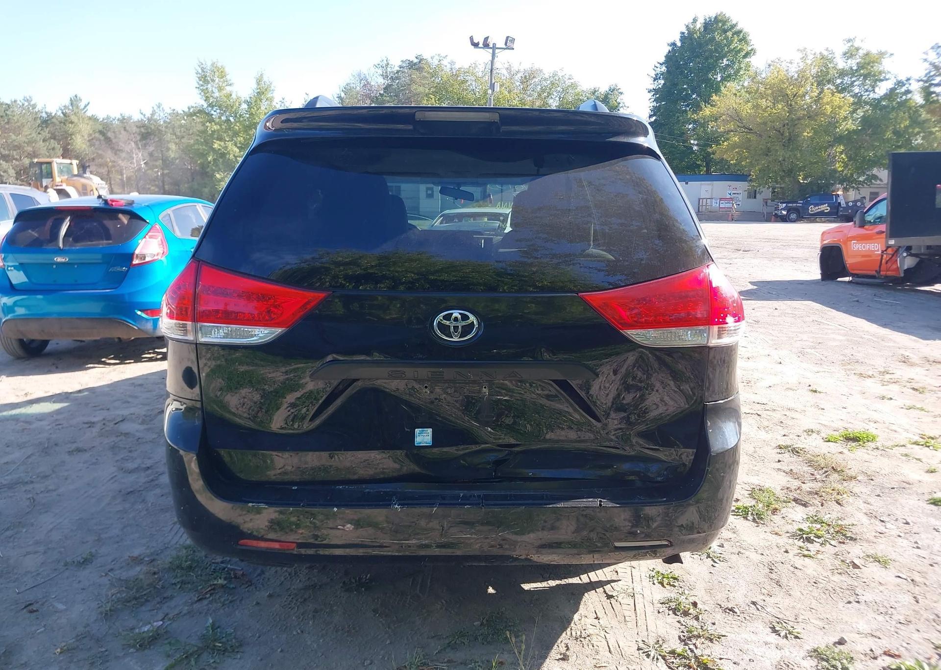 2014 TOYOTA SIENNA 7 PASSENGER