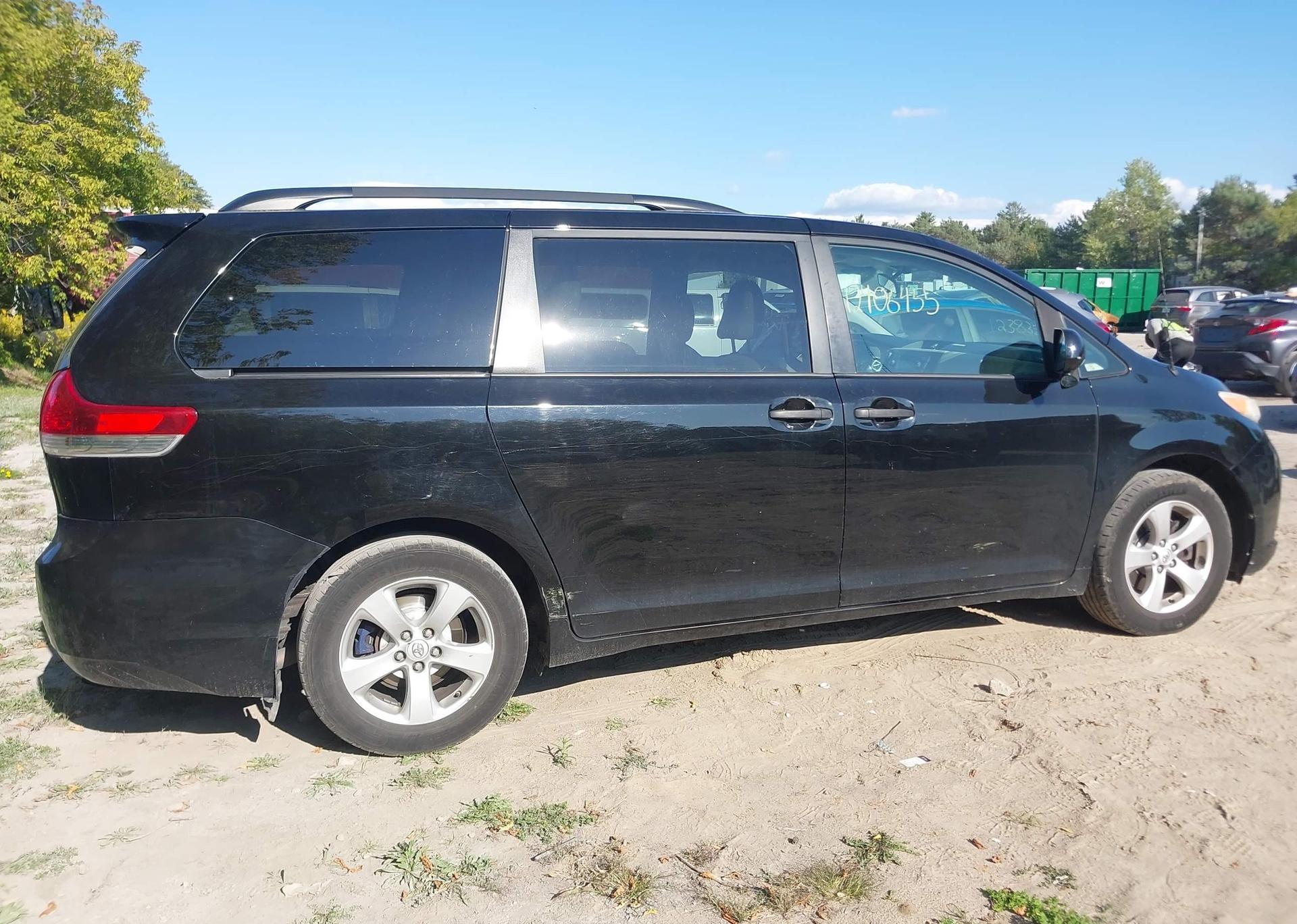 2014 TOYOTA SIENNA 7 PASSENGER