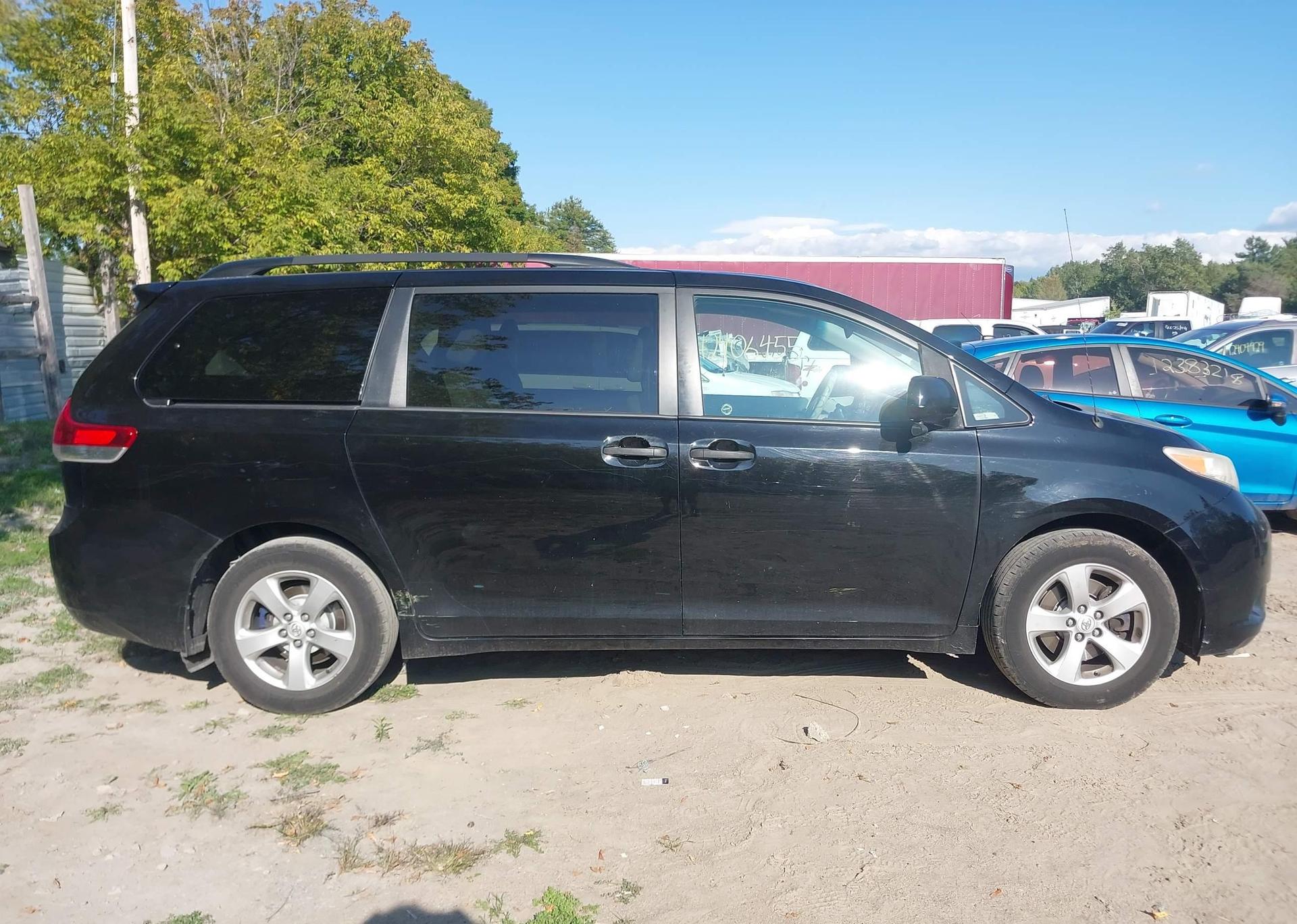 2014 TOYOTA SIENNA 7 PASSENGER