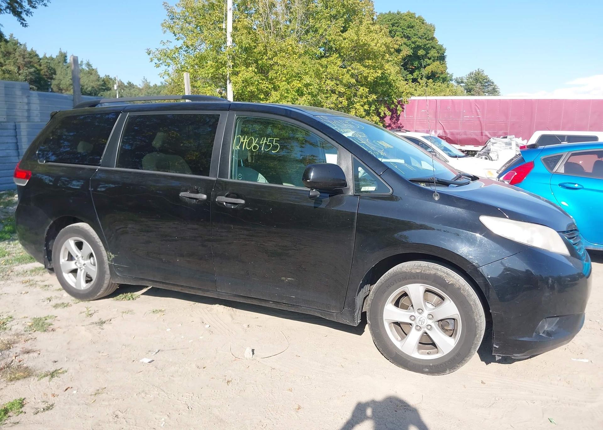 2014 TOYOTA SIENNA 7 PASSENGER