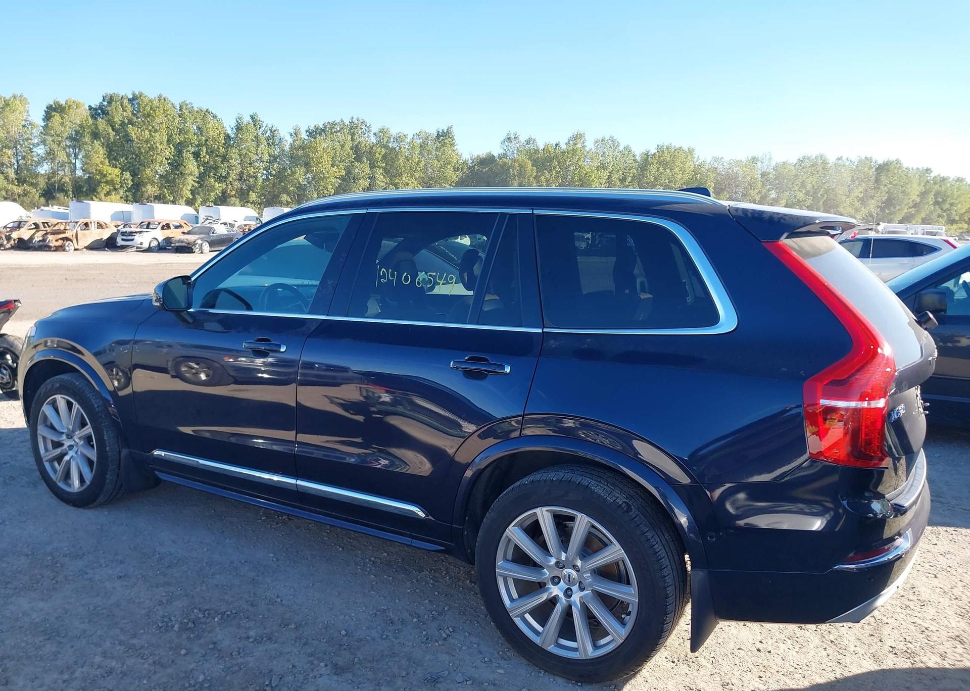 2017 VOLVO XC90 T6