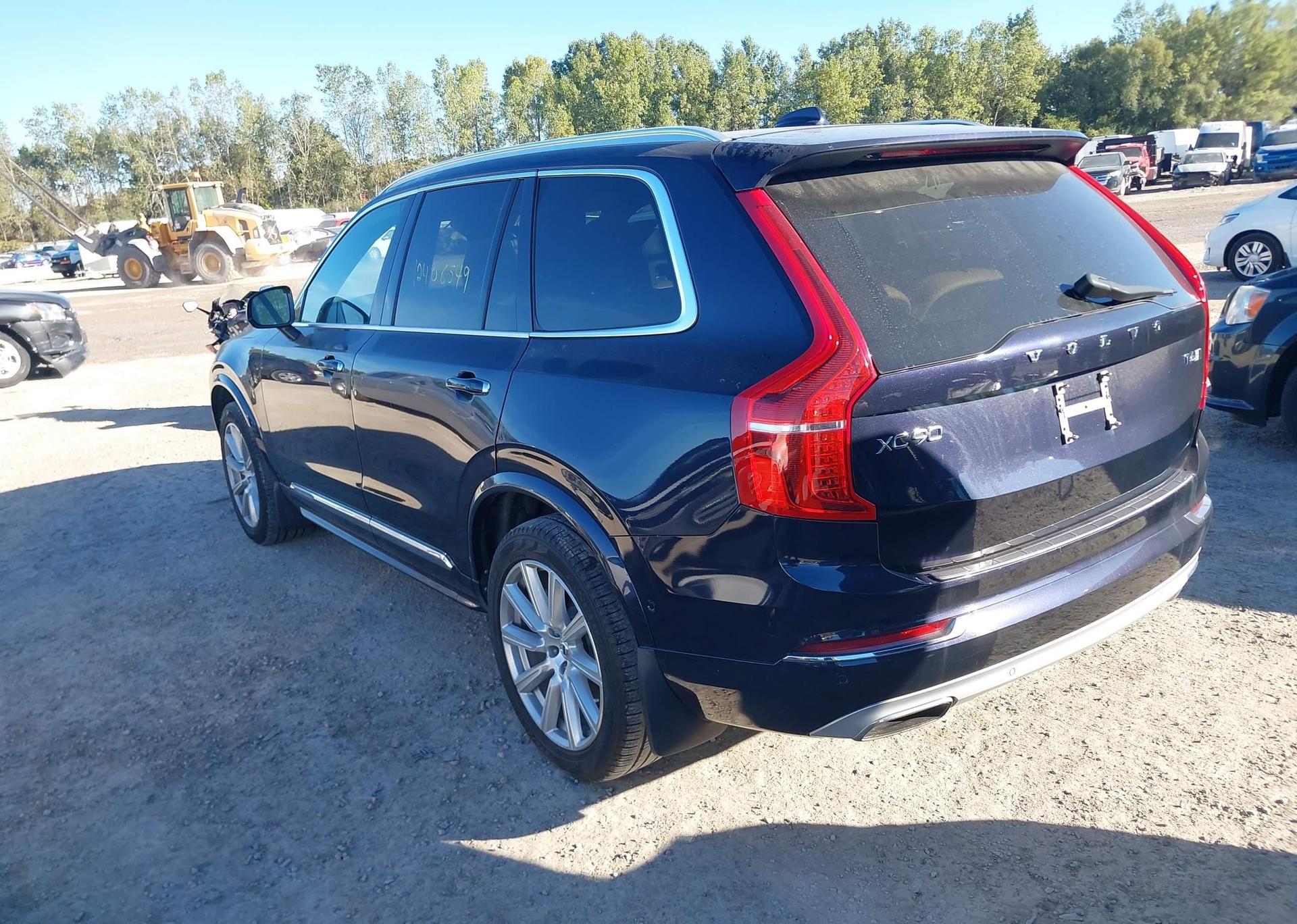 2017 VOLVO XC90 T6