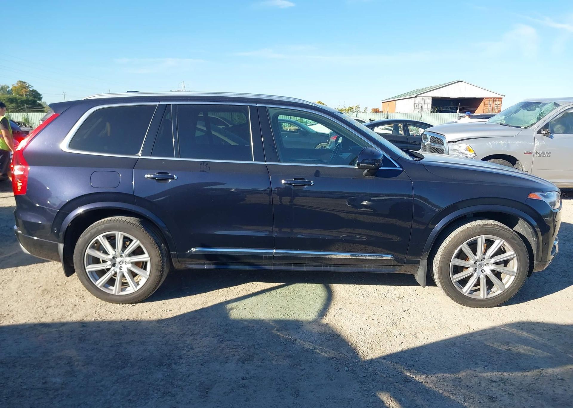 2017 VOLVO XC90 T6