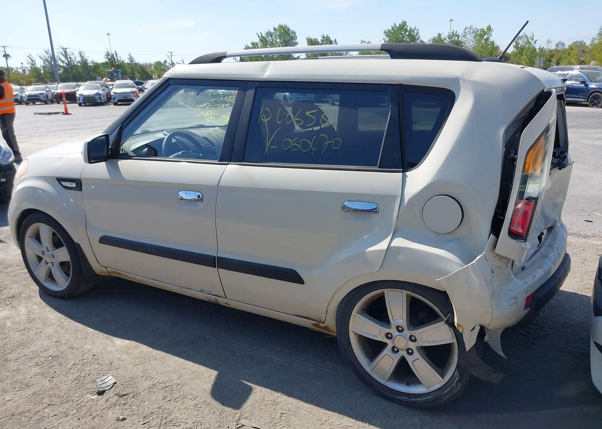 2010 KIA SOUL +