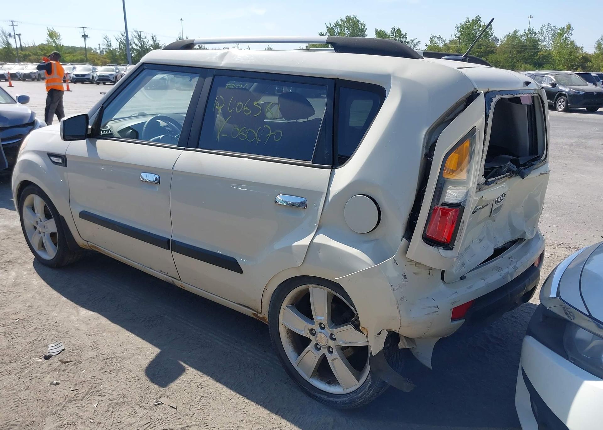 2010 KIA SOUL +