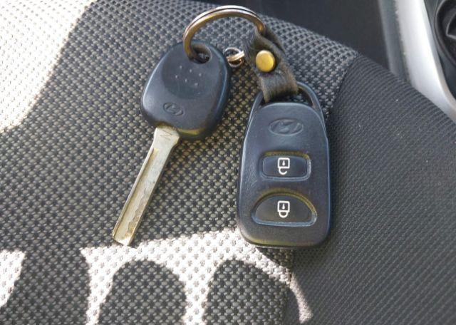 2012 HYUNDAI ACCENT GL