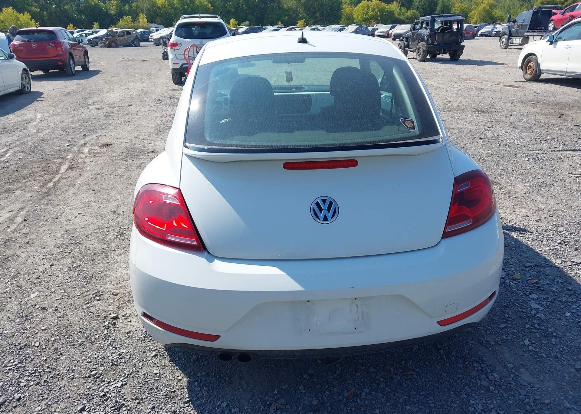 2017 VOLKSWAGEN BEETLE SE