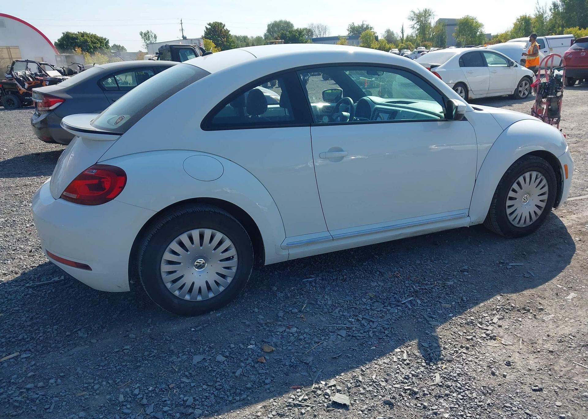 2017 VOLKSWAGEN BEETLE SE
