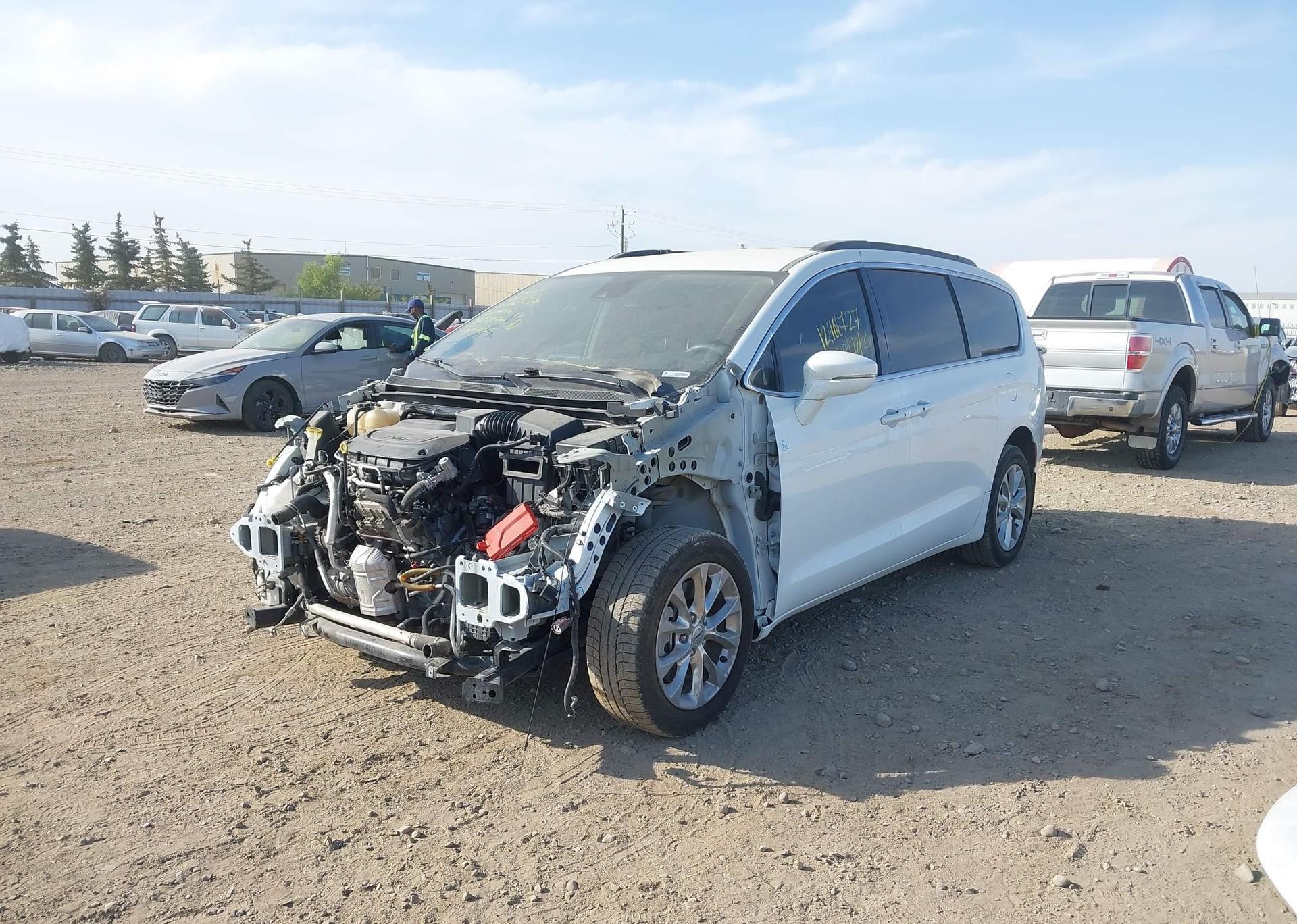 2022 CHRYSLER PACIFICA TOURING-L AWD