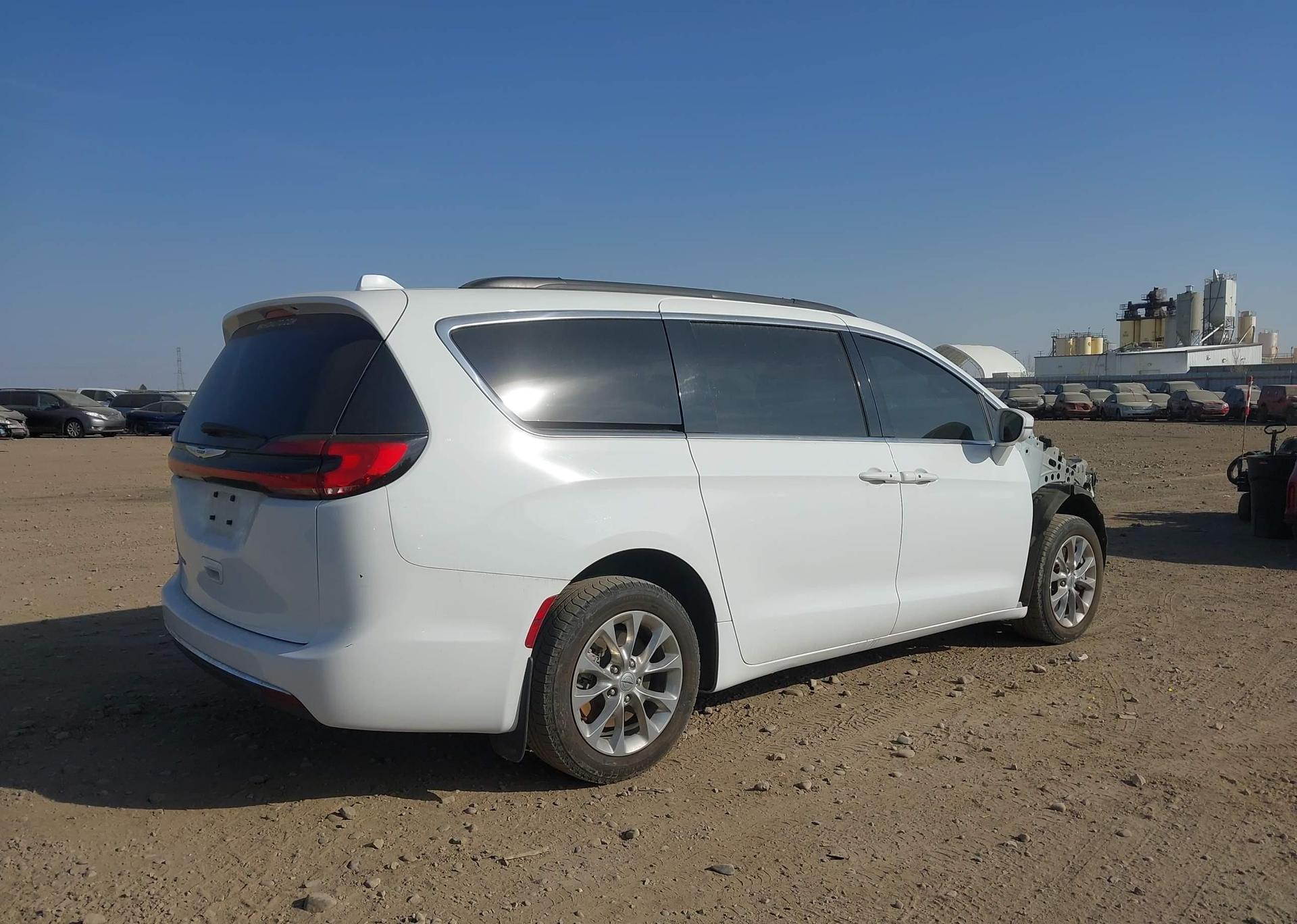 2022 CHRYSLER PACIFICA TOURING-L AWD