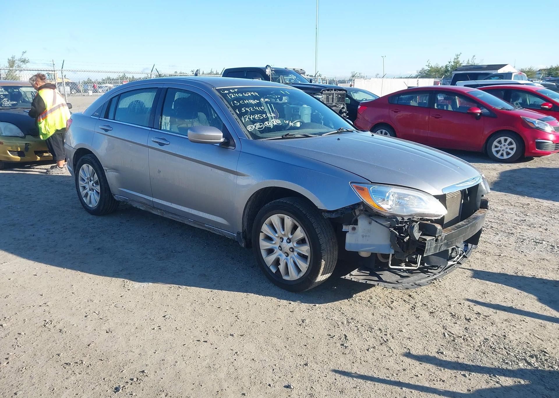 2013 CHRYSLER 200 LX